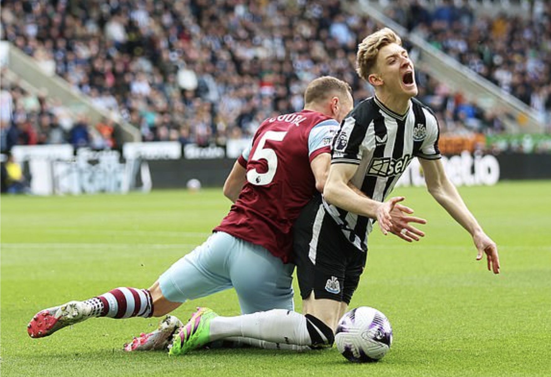 Rượt đuổi 7 bàn, Newcastle thắng nghẹt thở West Ham - Ảnh 1.