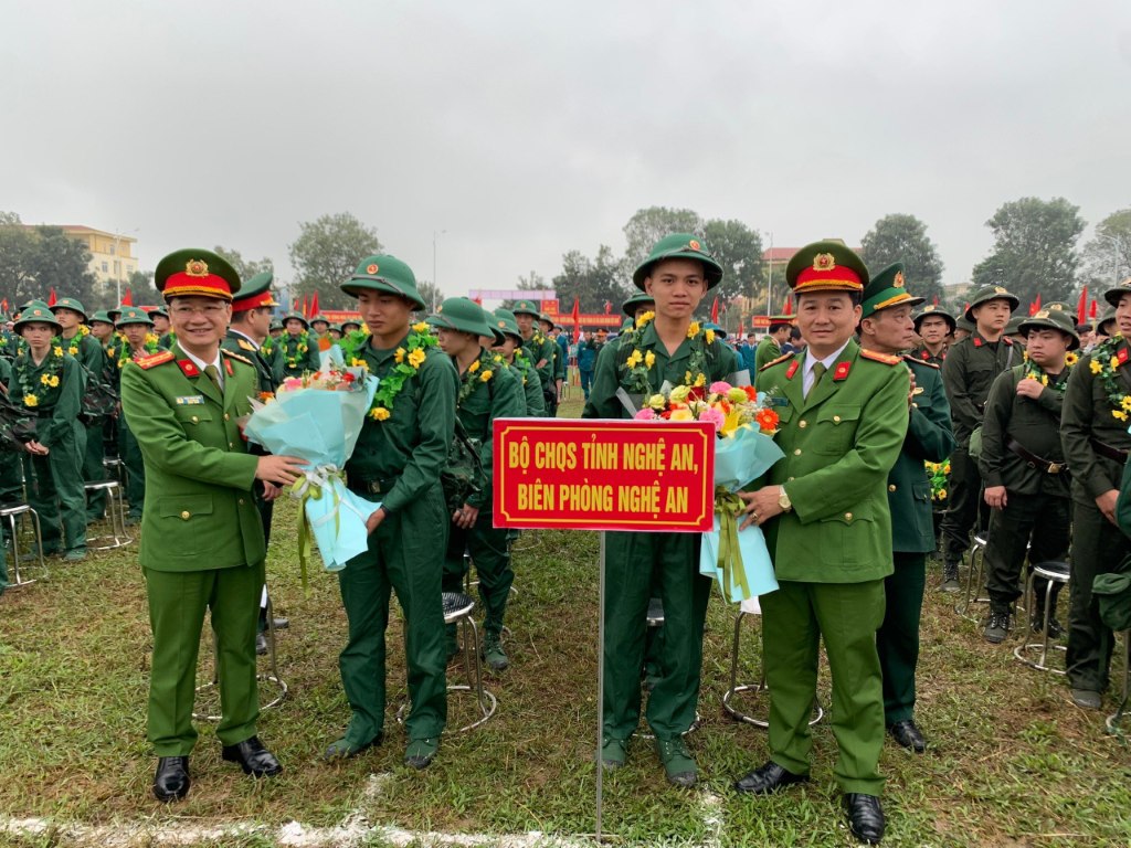 Kh&ocirc;ng chấp h&agrave;nh lệnh gọi nhập ngũ, 2 thanh ni&ecirc;n bị phạt 125 triệu đồng- Ảnh 1.