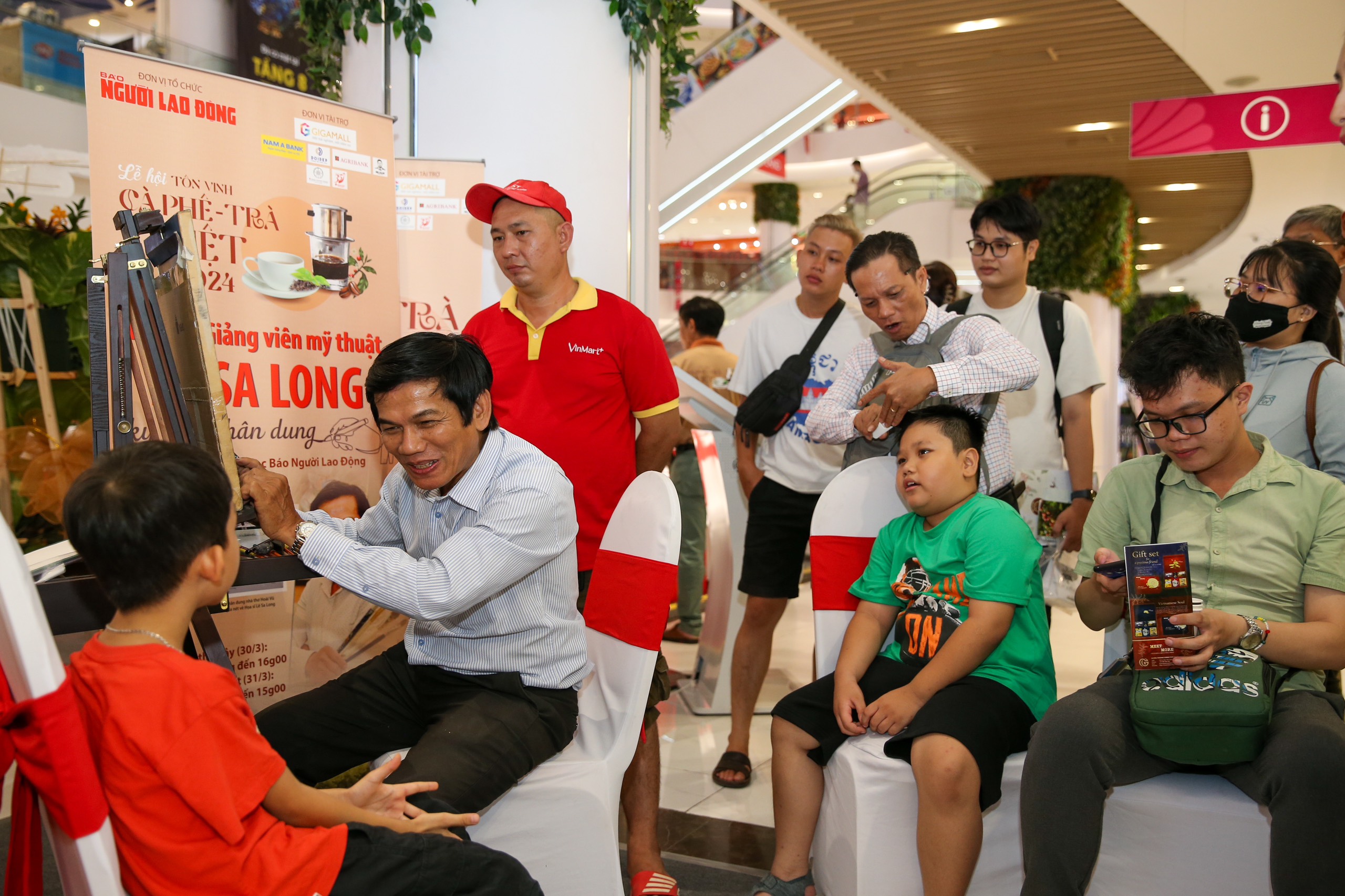 Tưng bừng khai mạc Lễ hội
