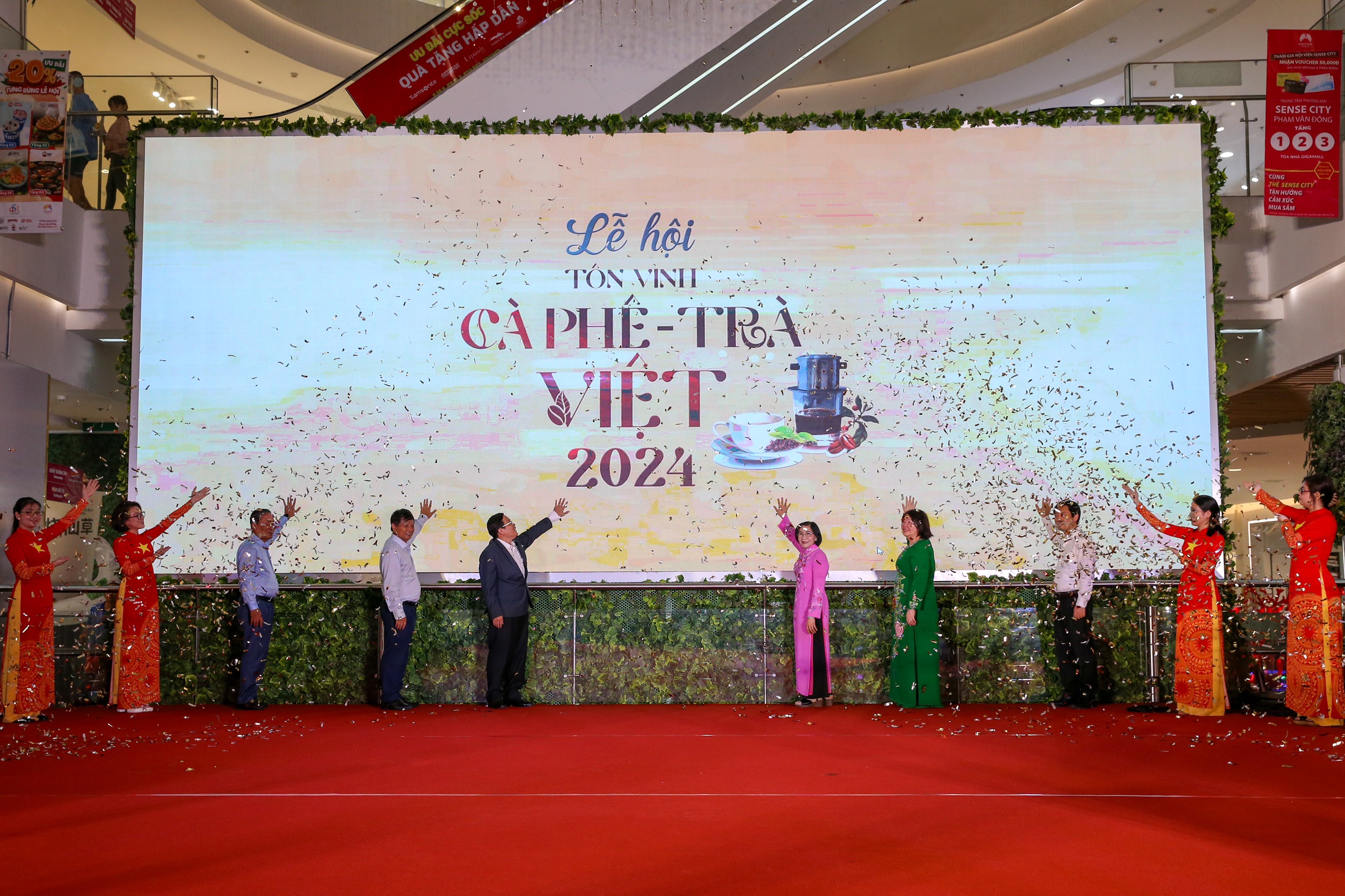 Tưng bừng khai mạc Lễ hội
