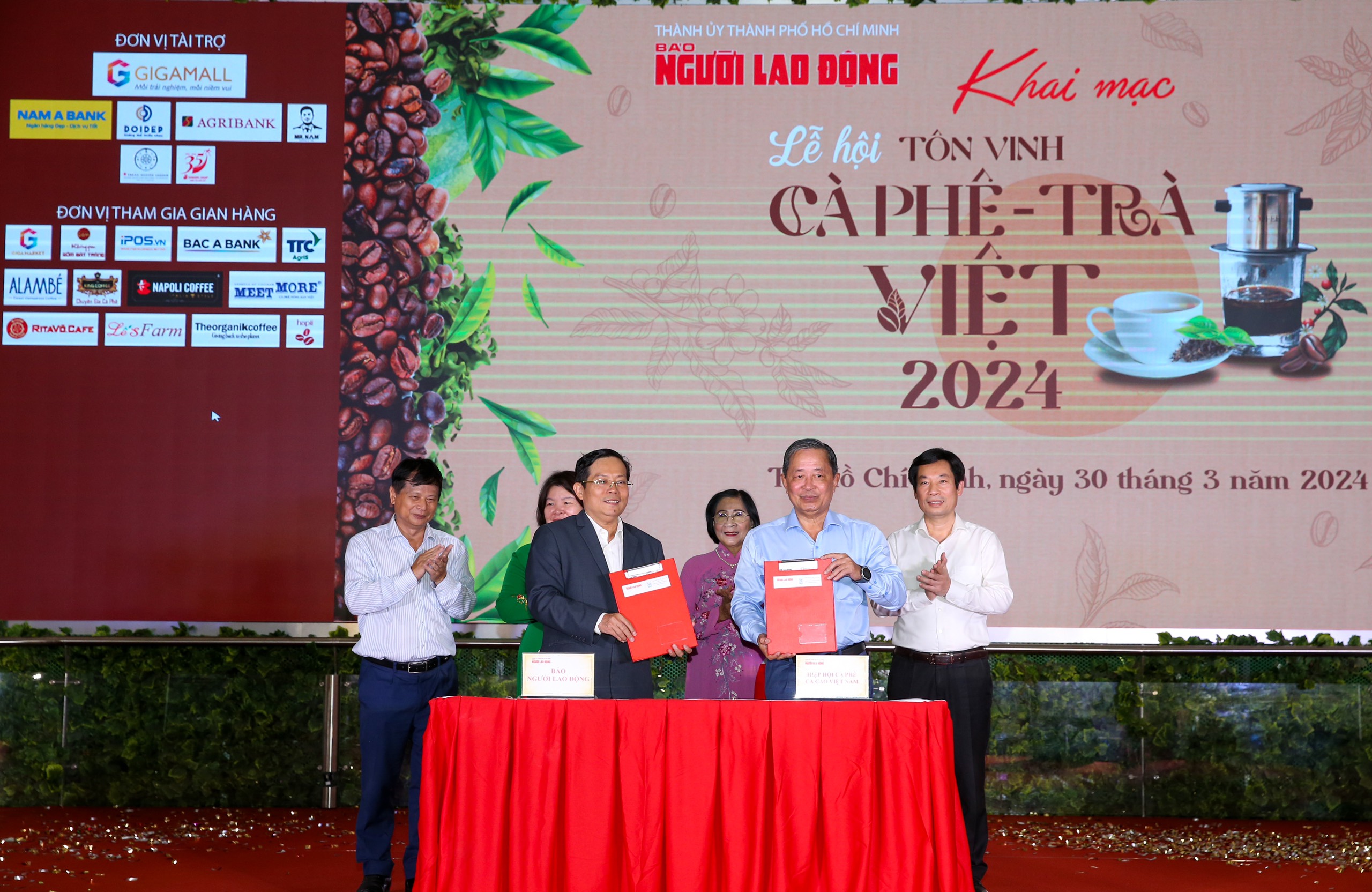 Tưng bừng khai mạc Lễ hội
