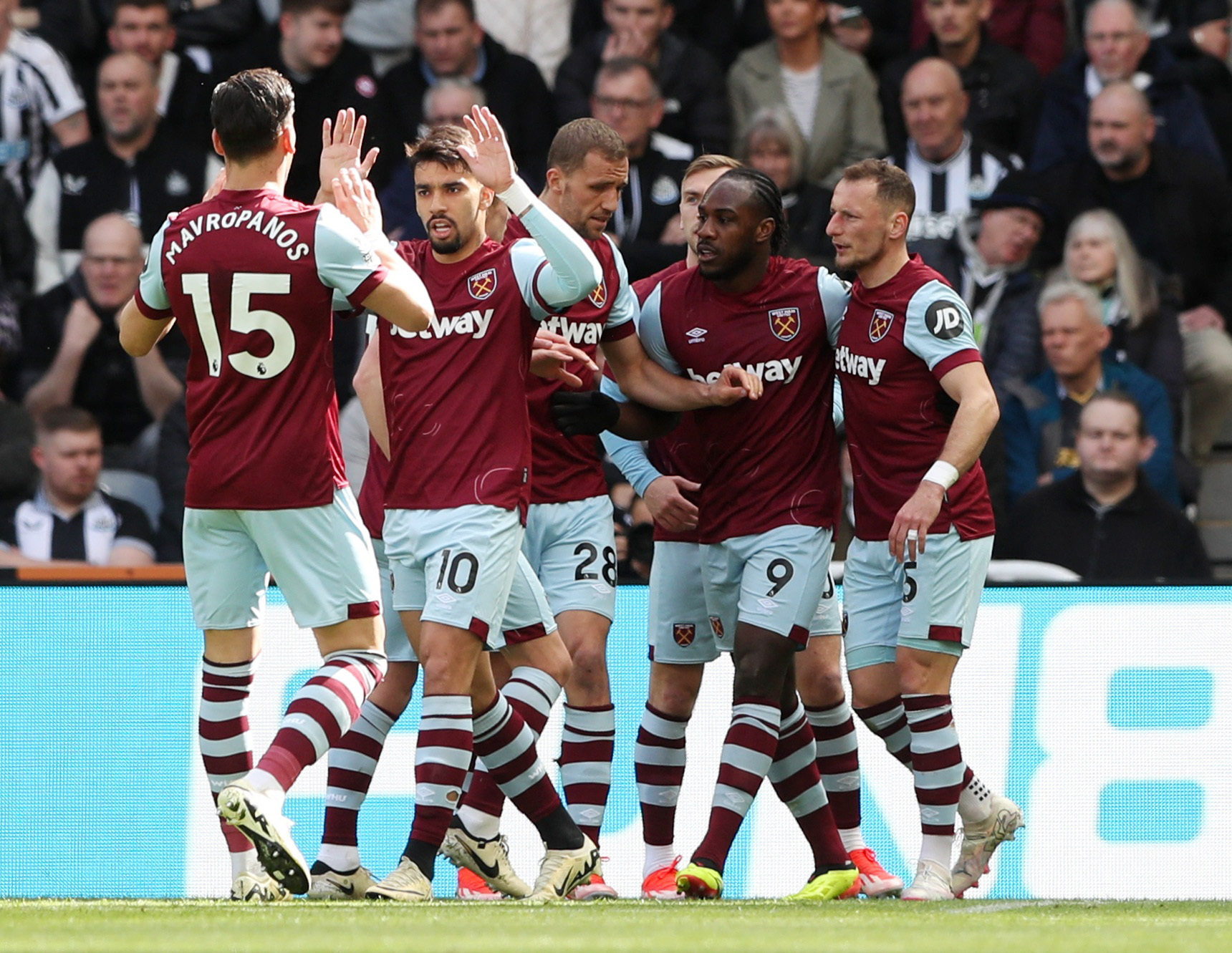 Michail Antonio (9)