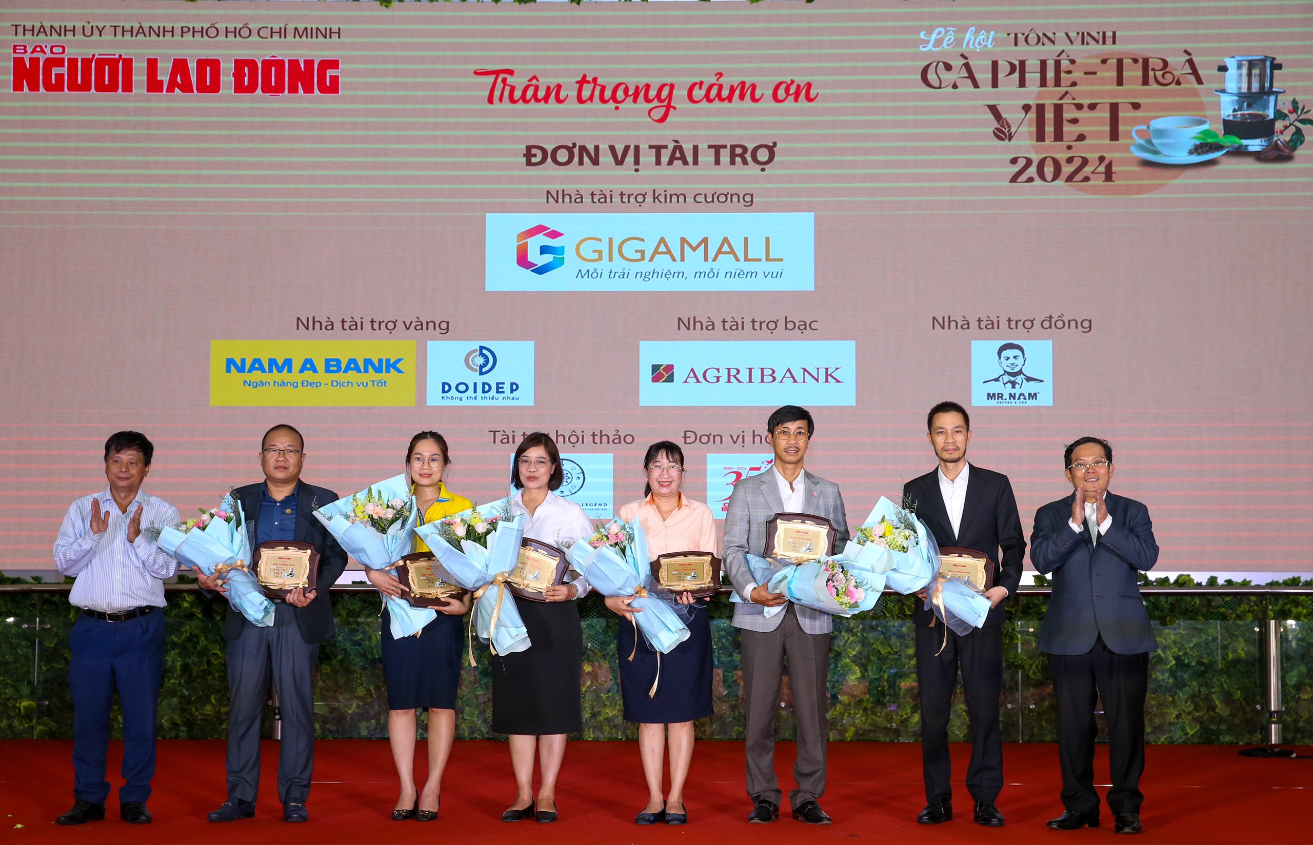 Tưng bừng khai mạc Lễ hội