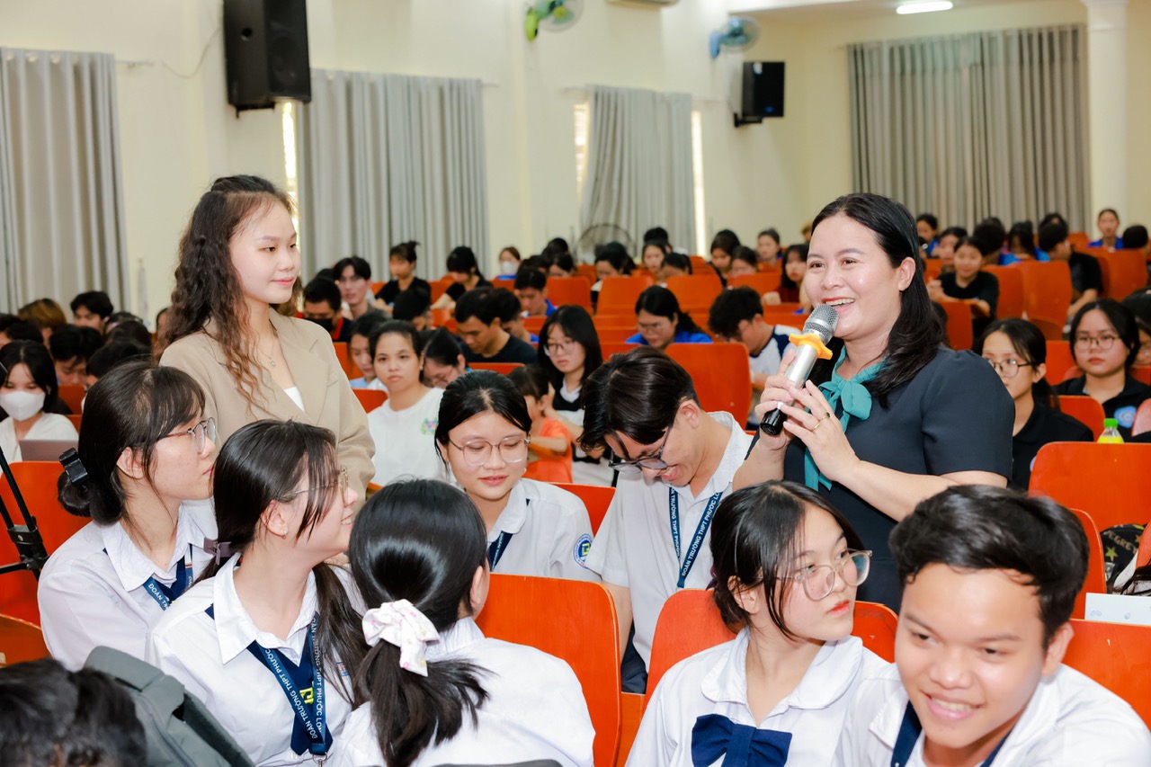 Bỏ phụ cấp th&acirc;m ni&ecirc;n, lương gi&aacute;o vi&ecirc;n l&acirc;u năm c&oacute; giảm?- Ảnh 1.