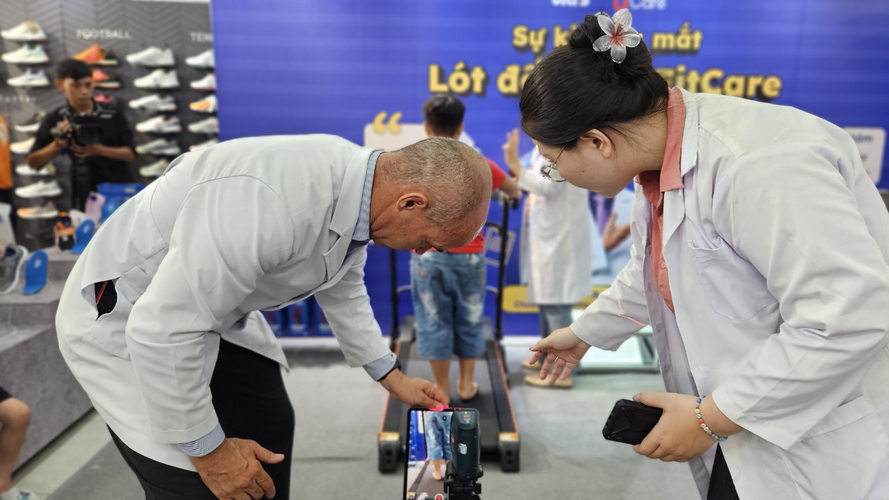 L&oacute;t đế chỉnh h&igrave;nh b&agrave;n ch&acirc;n bẹt gi&aacute; 