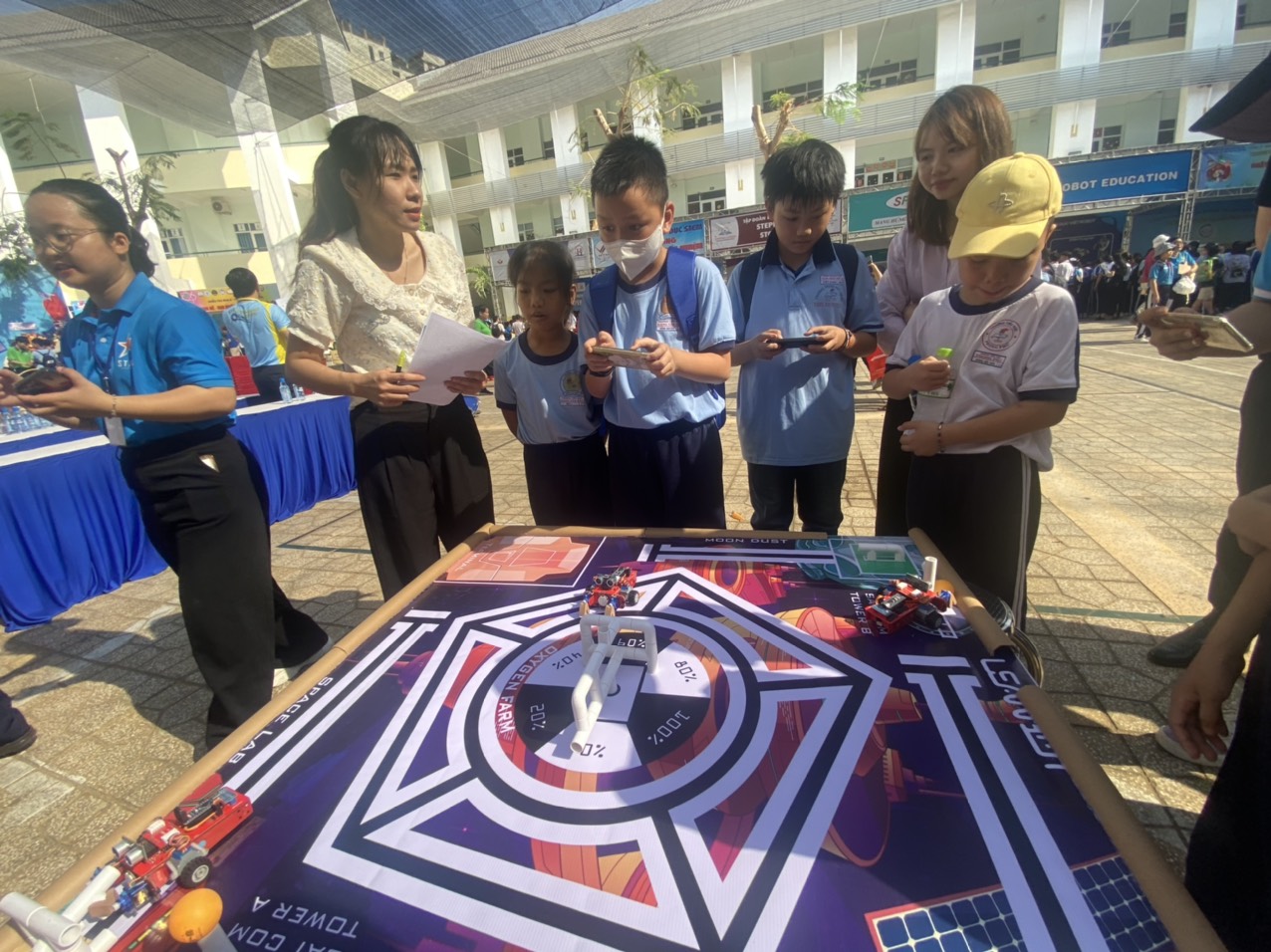 Học sinh trải nghiệm STEM: