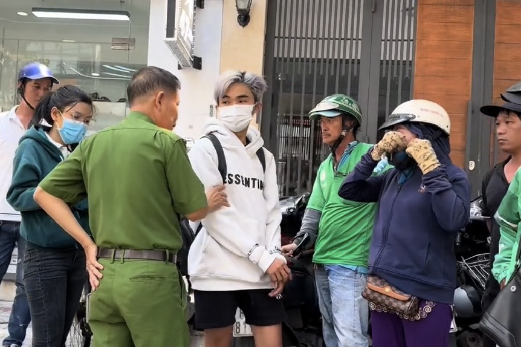 Khởi tố thanh niên lừa người mẹ tìm con