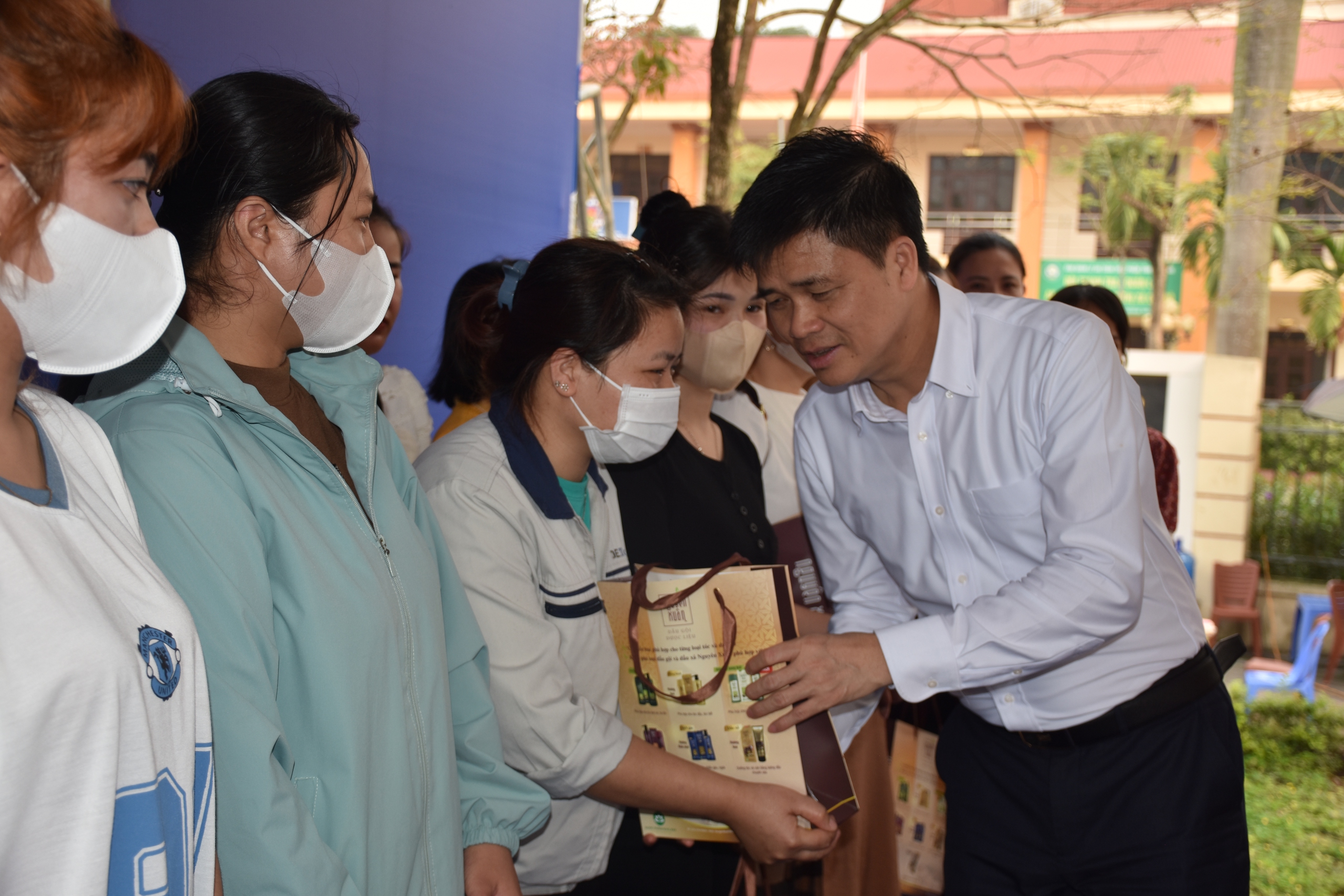 Hơn 5.000 chỉ tiêu tuyển dụng việc làm dành cho lao động nữ- Ảnh 2.