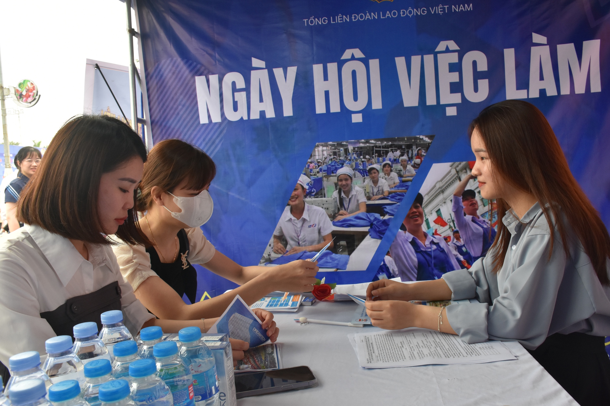 Hơn 5.000 chỉ tiêu tuyển dụng việc làm dành cho lao động nữ- Ảnh 1.