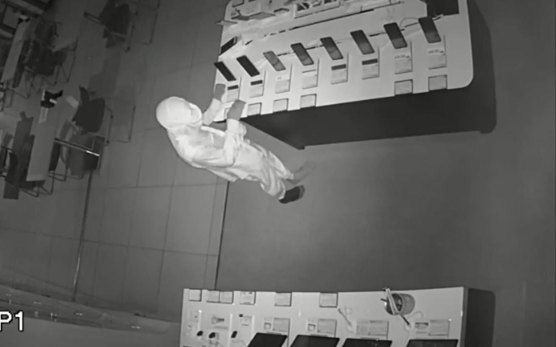 Một cửa hàng Điện Máy Xanh ở Bình Dương bị trộm đột nhập