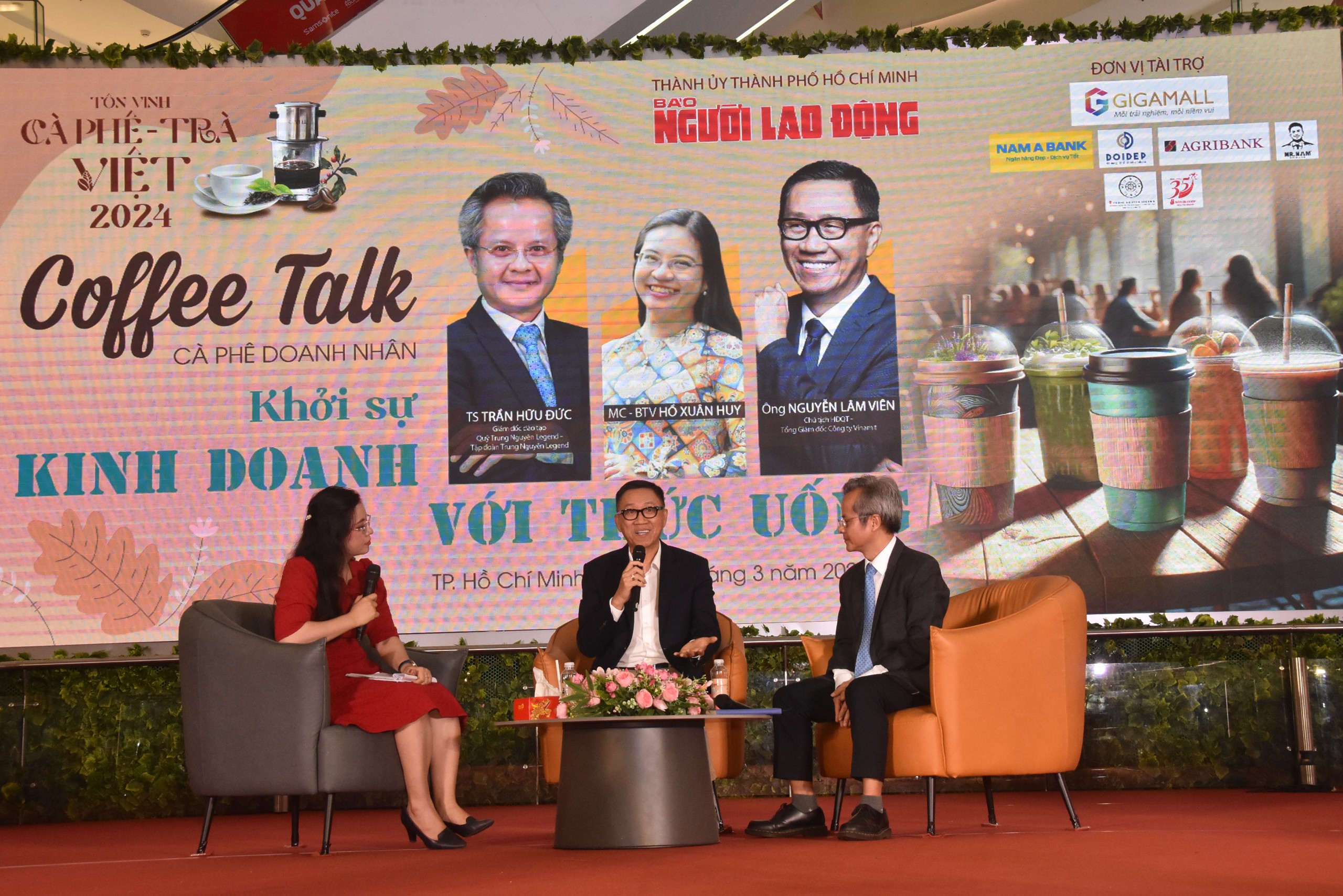 Khách mời cung cấp nhiều thông tin hữu ích, truyền cảm hứng khởi nghiệp, chia sẻ kinh nghiệm... cho các bạn trẻ Ảnh: TẤN THẠNH
