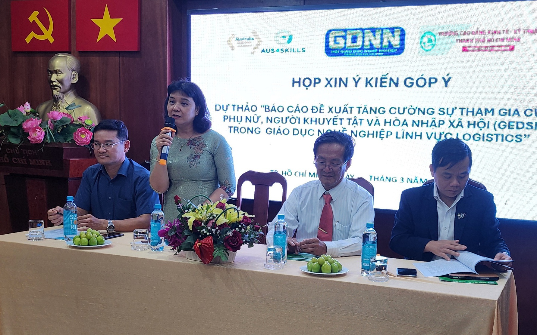 Nữ giới học ngành logistics ngày càng tăng