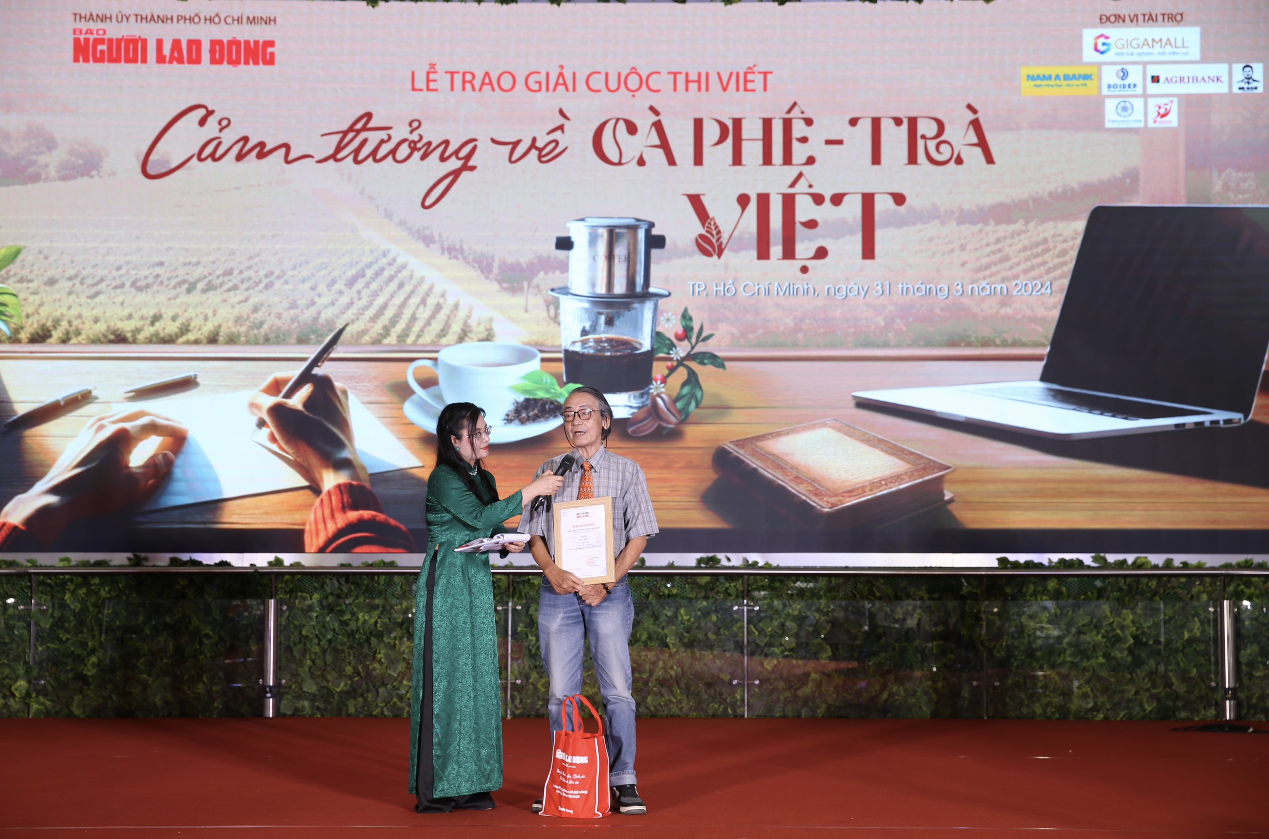 Lễ trao giải Cuộc thi viết ngắn