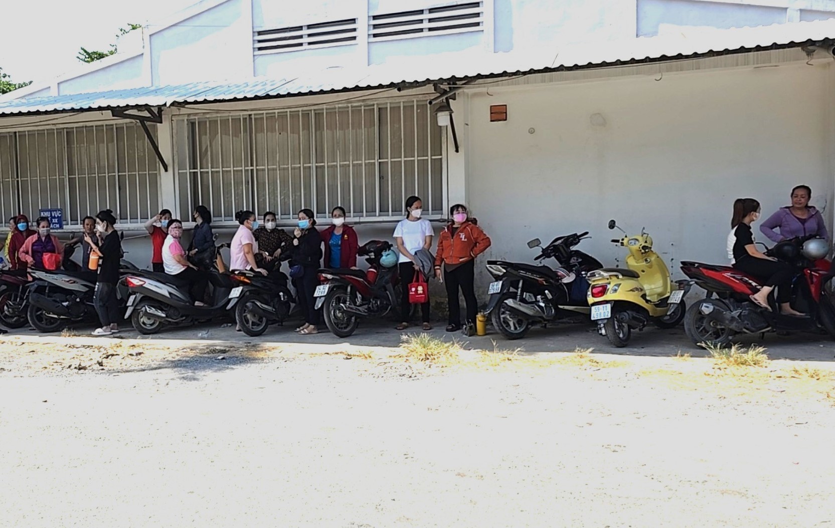 Bị nợ lương gần 1,3 tỉ đồng người lao động mới biết &ocirc;ng chủ l&agrave; bảo vệ, người b&aacute;n căn tin- Ảnh 2.