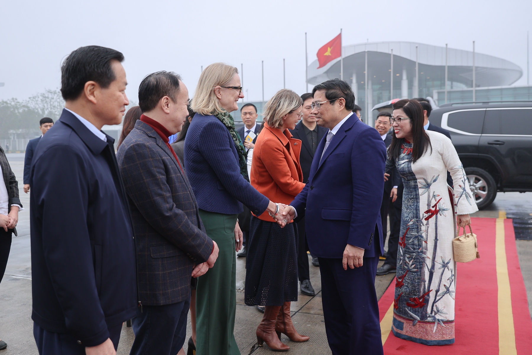 Thủ tướng Phạm Minh Ch&iacute;nh l&ecirc;n đường dự Hội nghị cấp cao đặc biệt ASEAN - &Uacute;c- Ảnh 2.