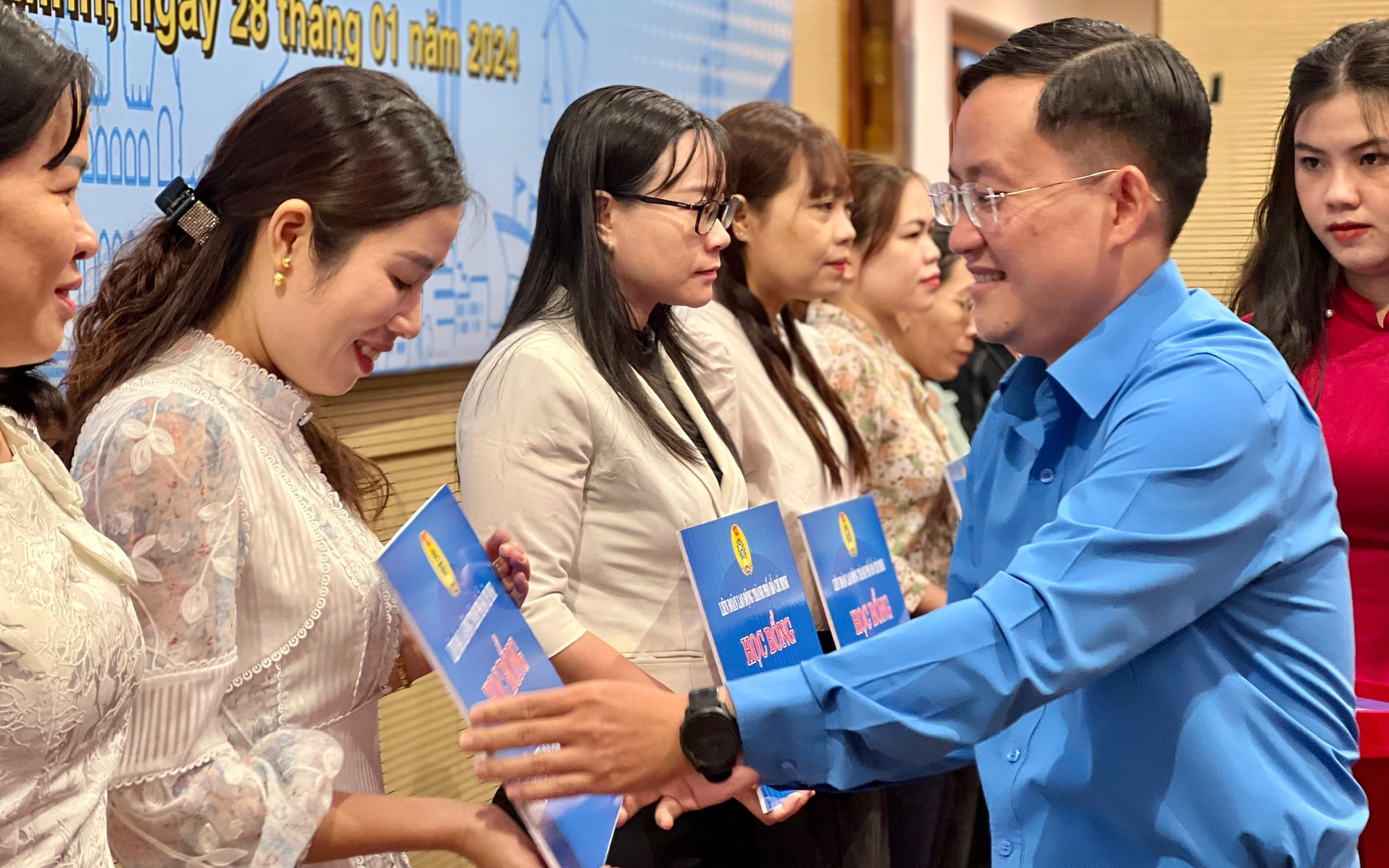 Tiếp thêm động lực cho người lao động