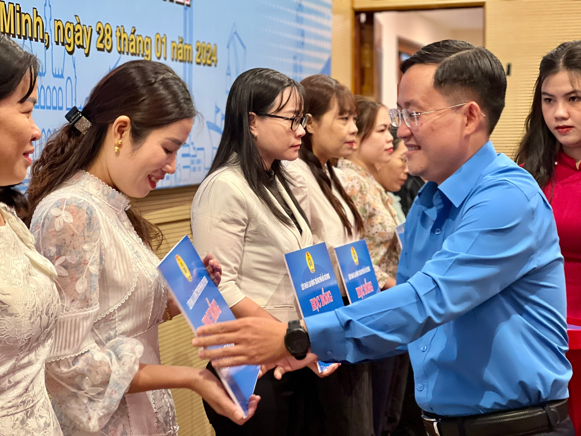 Tiếp thêm động lực cho người lao động- Ảnh 1.