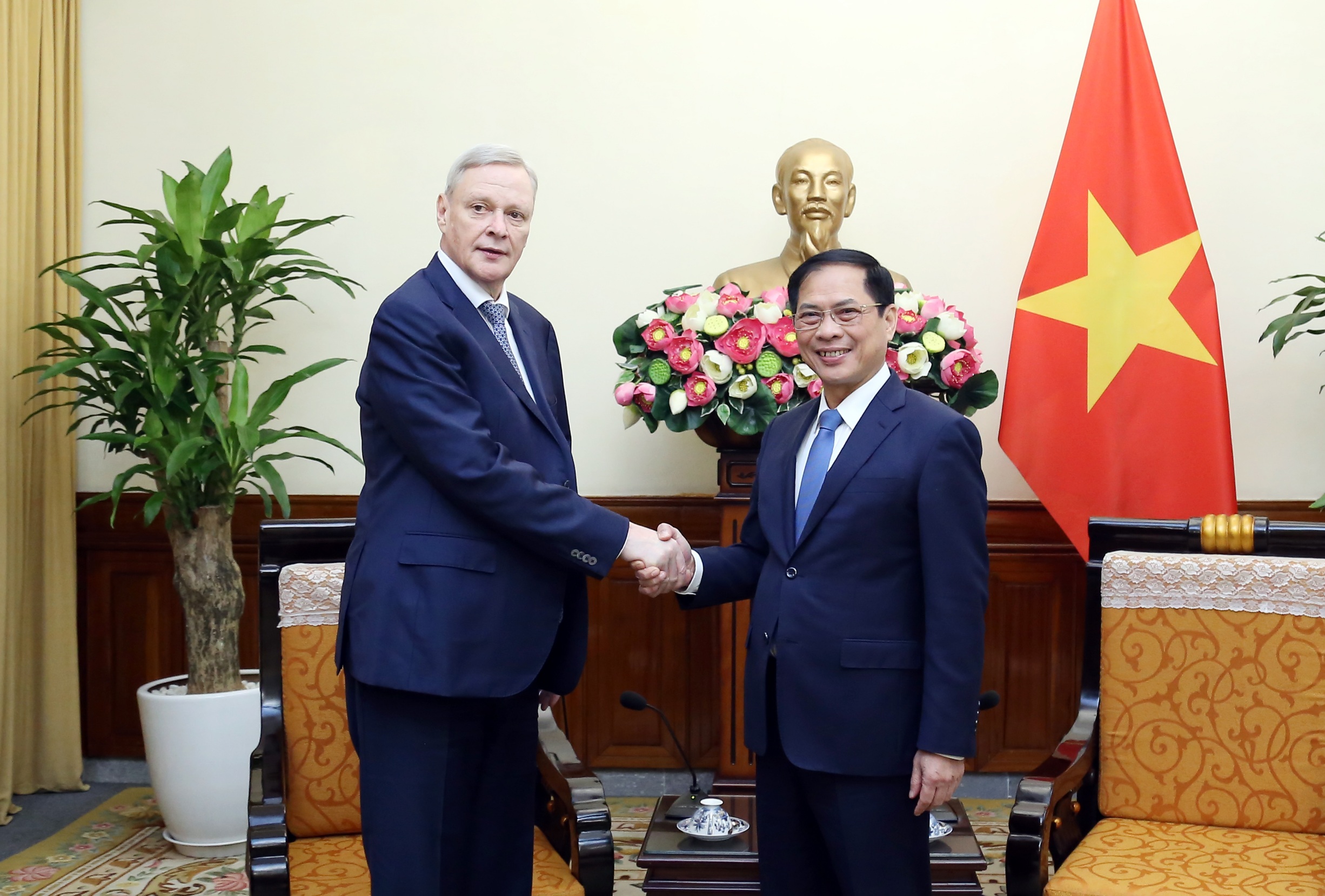 Việt Nam - Nga đẩy mạnh hợp tác giữa hai Bộ Ngoại giao- Ảnh 1.