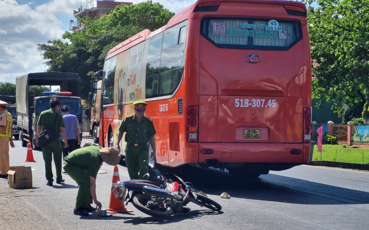 Diễn biến mới vụ xe khách tông xe máy, 2 học sinh tử vong