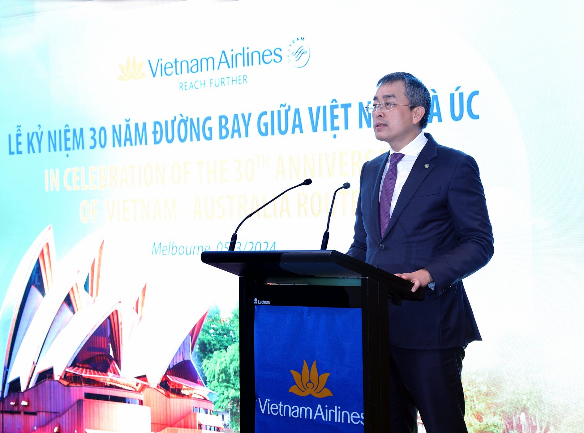 &Ocirc;ng Đặng Ngọc H&ograve;a, Chủ tịch HĐQT Vietnam Airlines, khẳng định Vietnam Airlines tiếp tục t&igrave;m kiếm cơ hội, gia tăng tần suất, mở th&ecirc;m đường bay mới, n&acirc;ng cao chất lượng dịch vụ, qua đ&oacute; ph&aacute;t huy vai tr&ograve; l&agrave; cầu