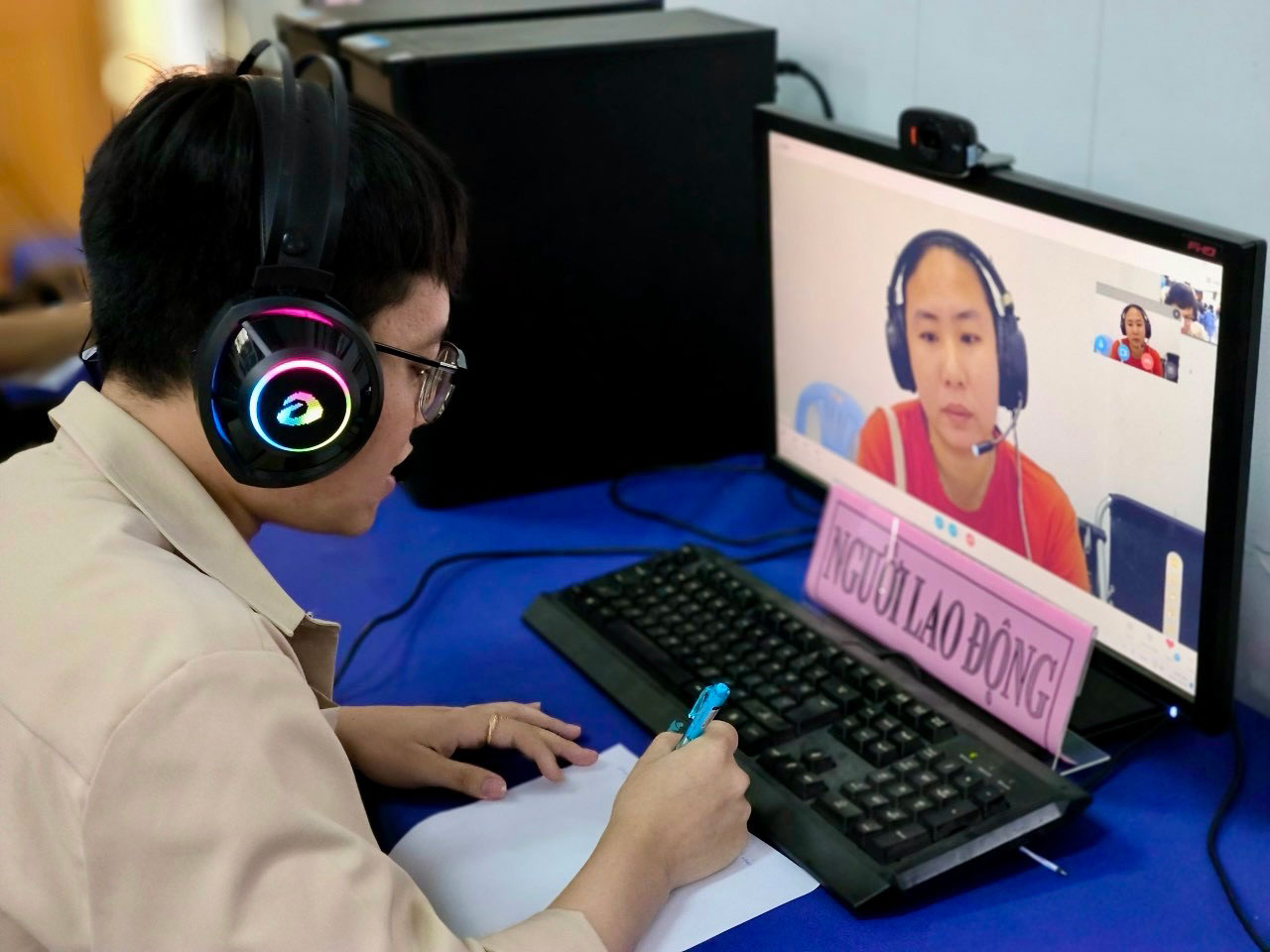 Tìm việc tại các sàn giao dịch việc làm trực tiếp hoặc trực tuyến của các đơn vị uy tín sẽ an toàn Ảnh: NHƯ HUỲNH