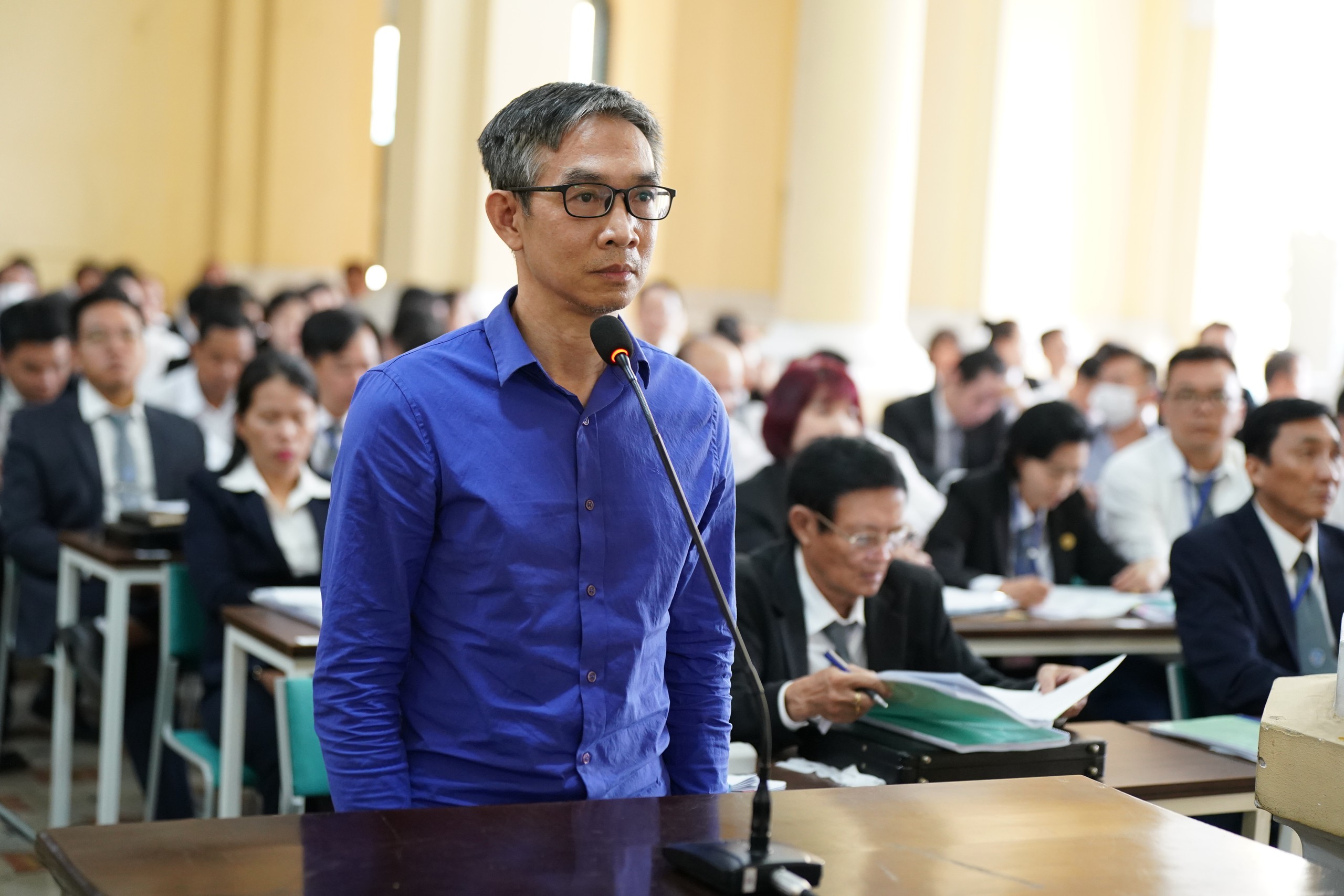 H&igrave;nh ảnh b&agrave; Trương Mỹ Lan v&agrave; đồng phạm trong ng&agrave;y đầu x&eacute;t xử- Ảnh 9.