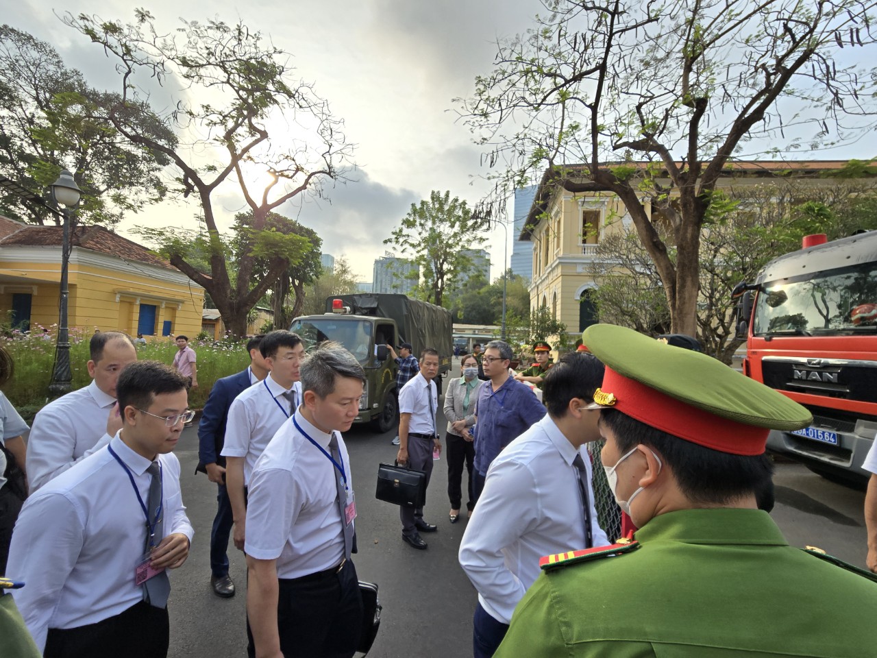 H&igrave;nh ảnh b&agrave; Trương Mỹ Lan v&agrave; đồng phạm trong ng&agrave;y đầu x&eacute;t xử- Ảnh 18.