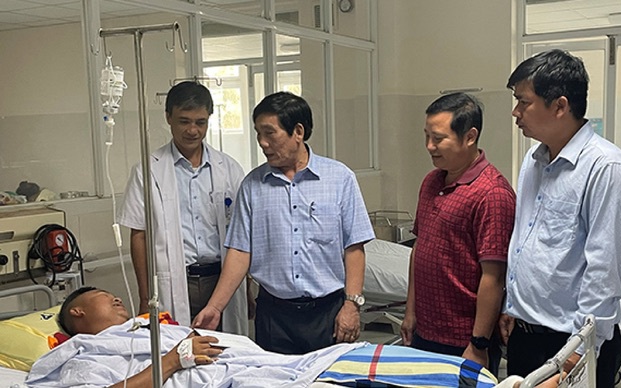 Khởi tố đối tượng đi xe không biển số, tông trọng thương đại uý CSGT