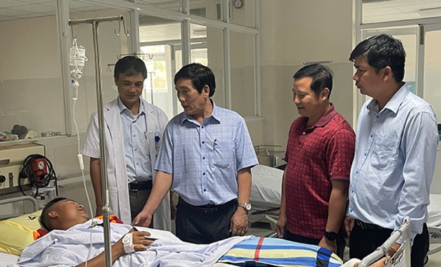 Khởi tố đối tượng đi xe kh&ocirc;ng biển số, t&ocirc;ng trọng thương đại u&yacute; CSGT- Ảnh 1.