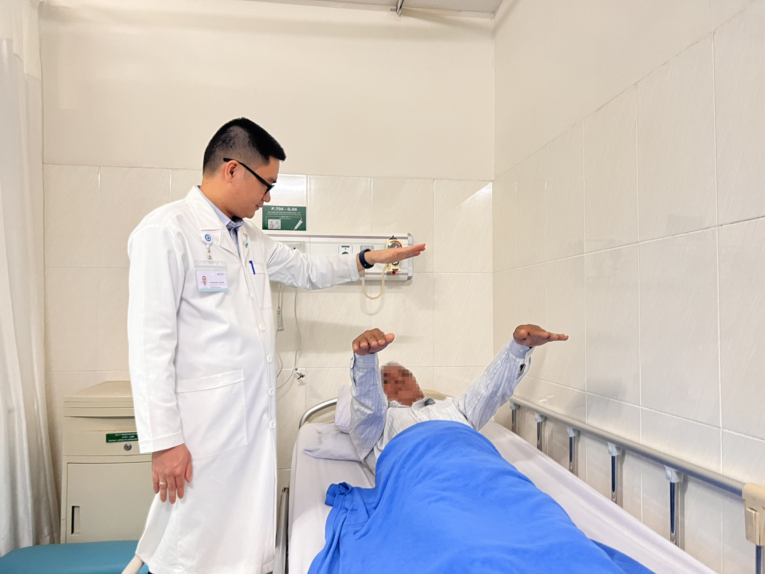 Người đàn ông Campuchia mắc bệnh hiểm quyết sang Việt Nam chữa trị- Ảnh 1.
