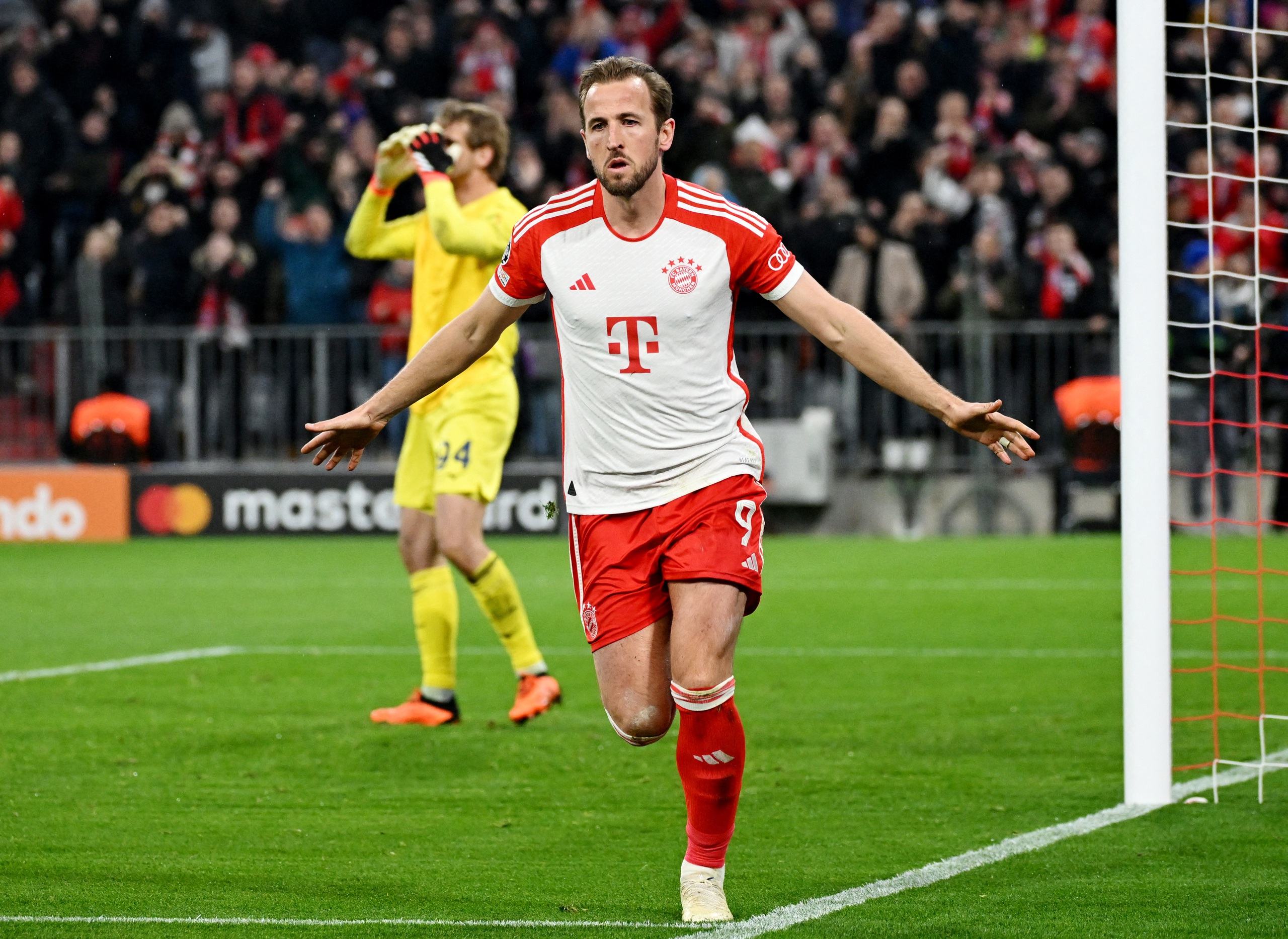 Harry Kane b&ugrave;ng nổ tại 