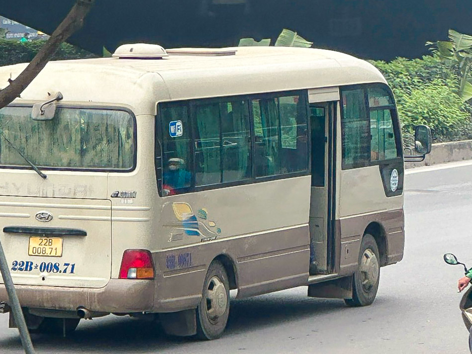 C&ocirc;ng an H&agrave; Nội mật phục xử l&yacute; xe kh&aacute;ch đ&oacute;n trả kh&aacute;ch sai quy định- Ảnh 4.