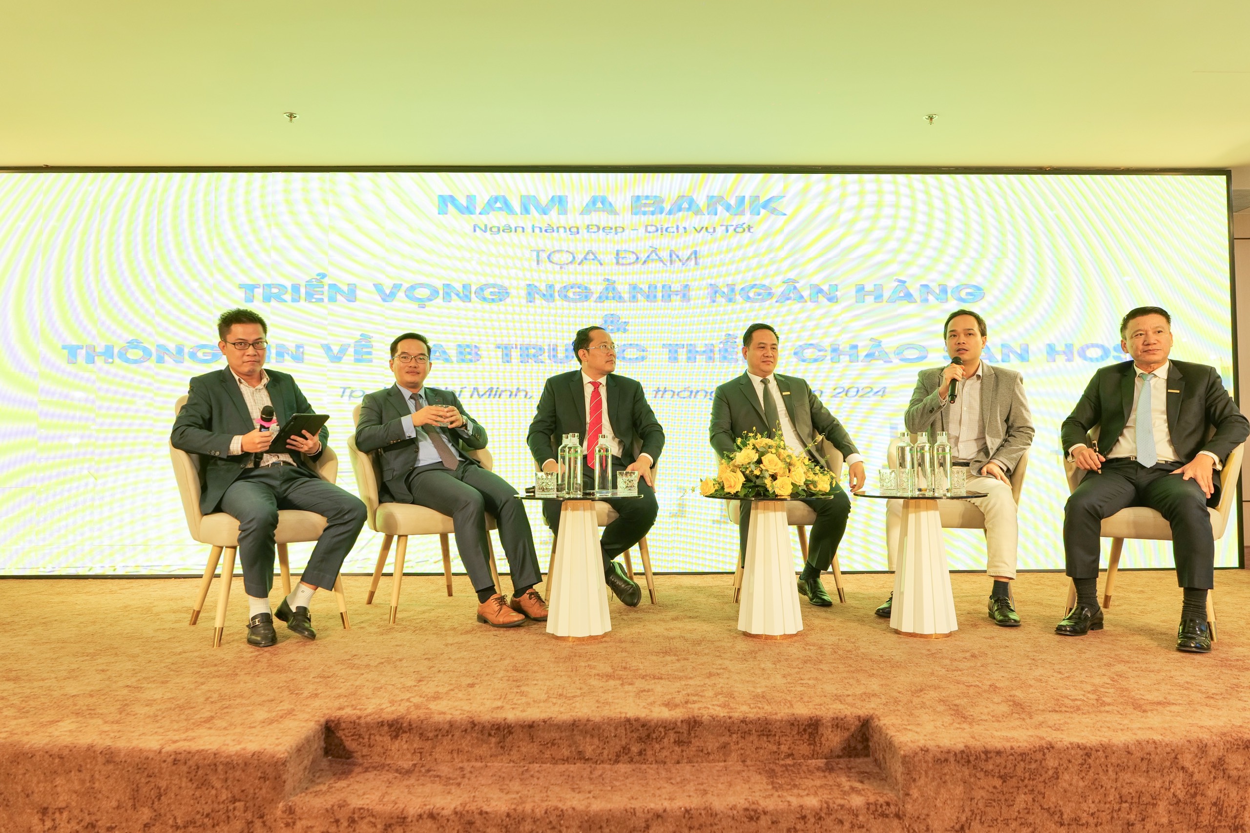 Cổ phiếu Nam A Bank ở v&ugrave;ng đỉnh lịch sử trước ng&agrave;y chuyển s&agrave;n HOSE- Ảnh 1.
