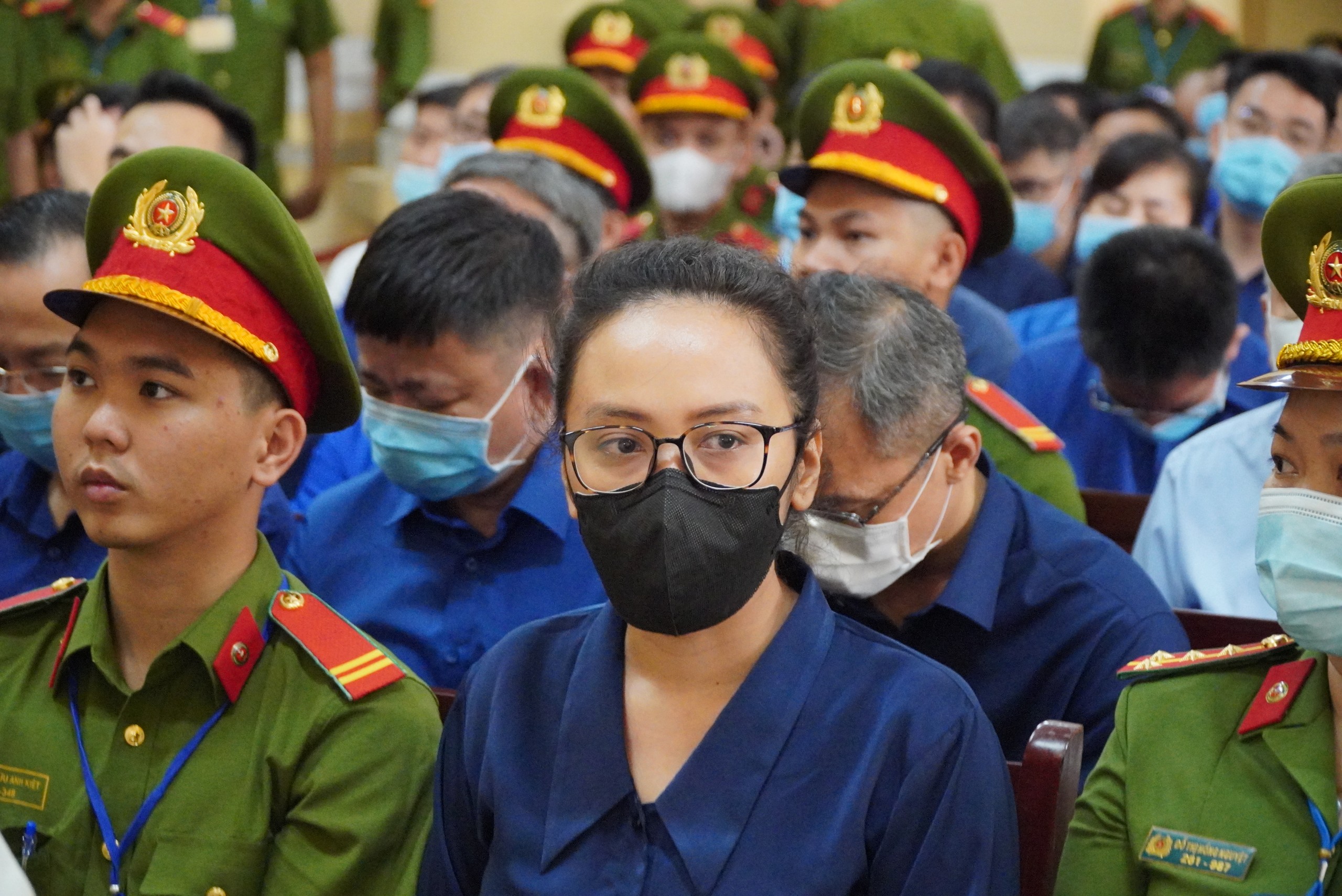 H&igrave;nh ảnh b&agrave; Trương Mỹ Lan v&agrave; đồng phạm trong ng&agrave;y đầu x&eacute;t xử- Ảnh 5.