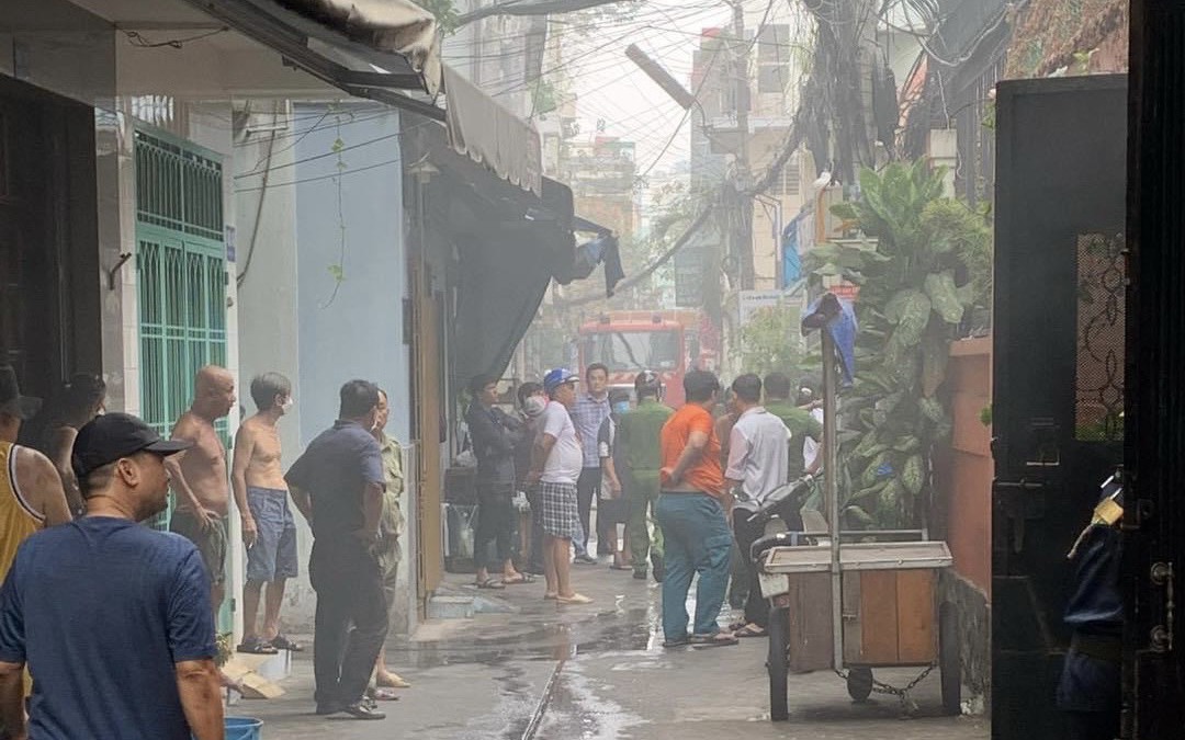 Cháy quán cà phê ở quận 10