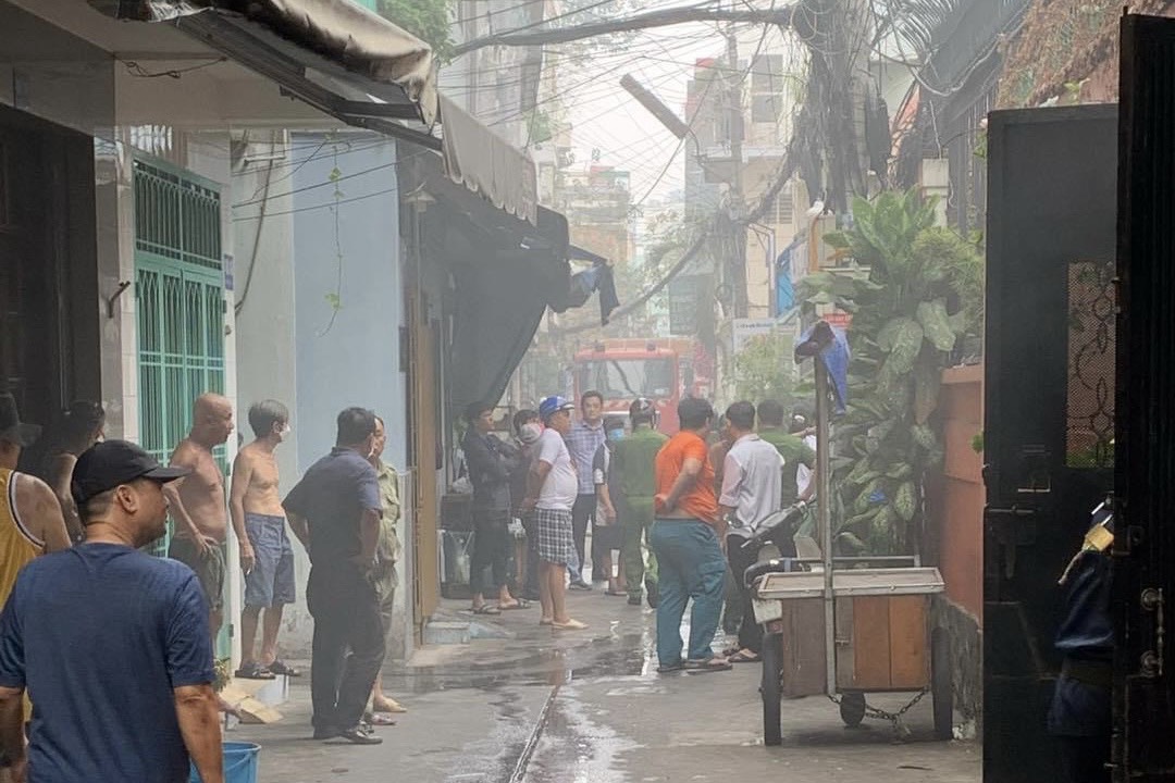 Cháy quán cà phê ở quận 10- Ảnh 1.