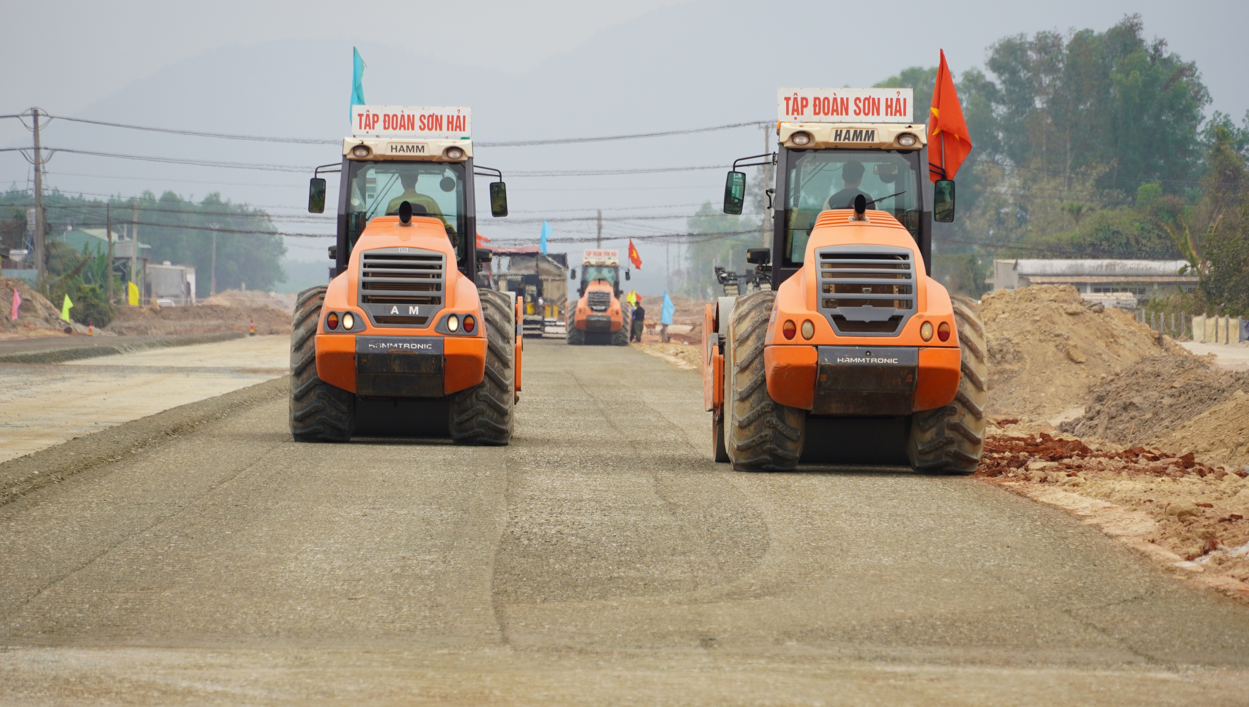 Nhà thầu cam kết thông xe kỹ thuật cao tốc Biên Hoà - Vũng Tàu vào 30-4-2025- Ảnh 2.