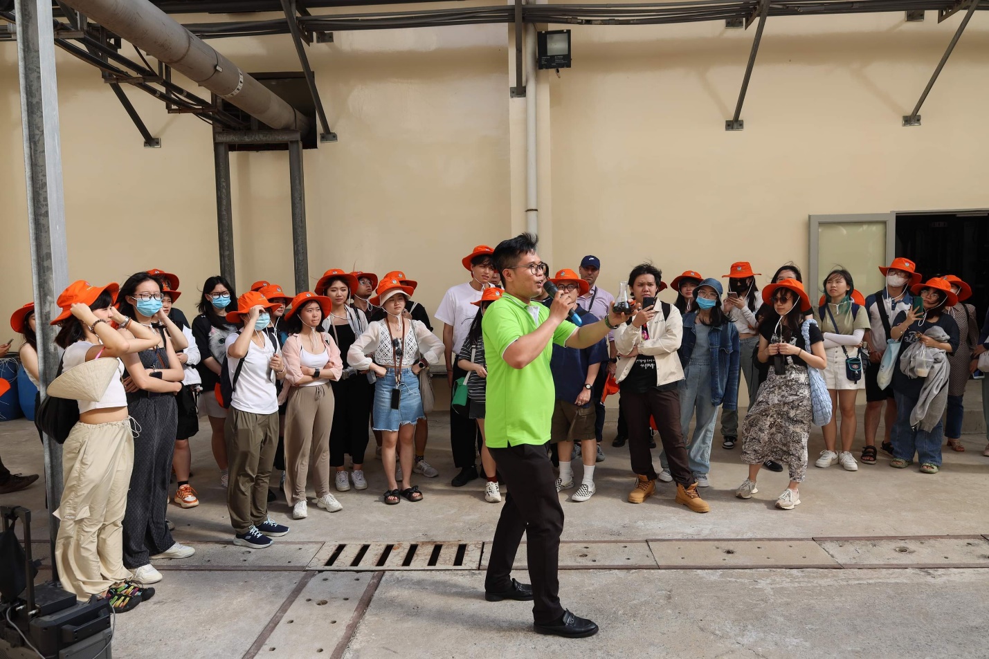 Đoàn sinh viên ĐH Kiến Trúc TP HCM và ĐH Hồng Kông tham quan VWS- Ảnh 1.