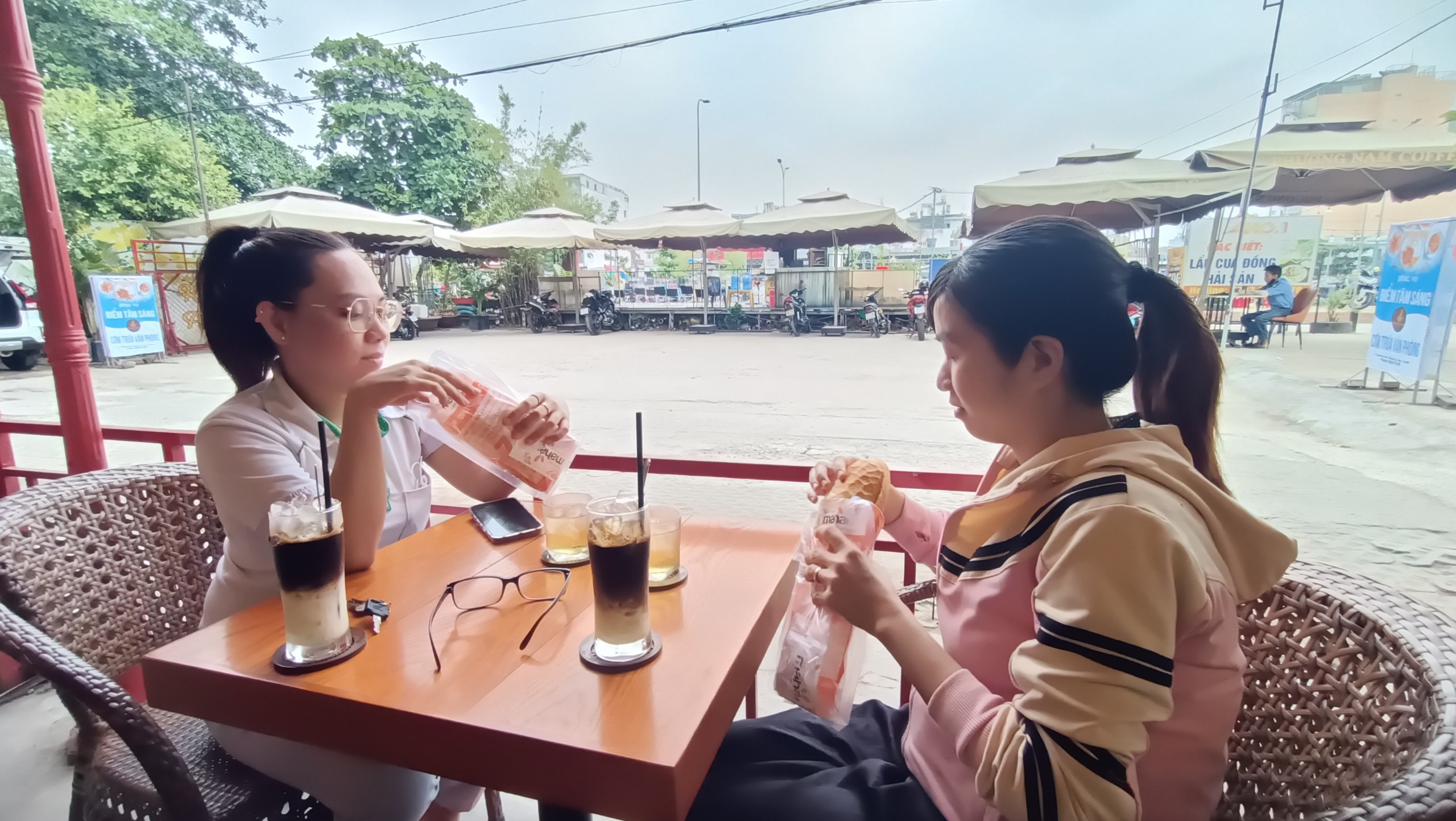 Bữa sáng “siêu tiết kiệm” của công nhân thời bão giá- Ảnh 3.