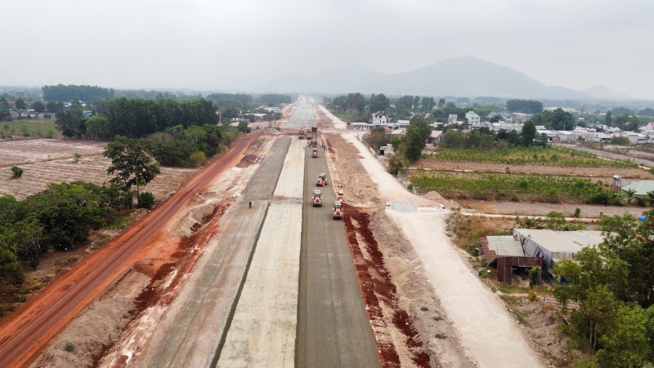 Nhà thầu cam kết thông xe kỹ thuật cao tốc Biên Hoà - Vũng Tàu vào 30-4-2025- Ảnh 3.