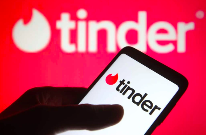 Người phụ nữ bị lừa đảo 5,4 tỉ đồng khi hẹn hò qua Tinder- Ảnh 1.