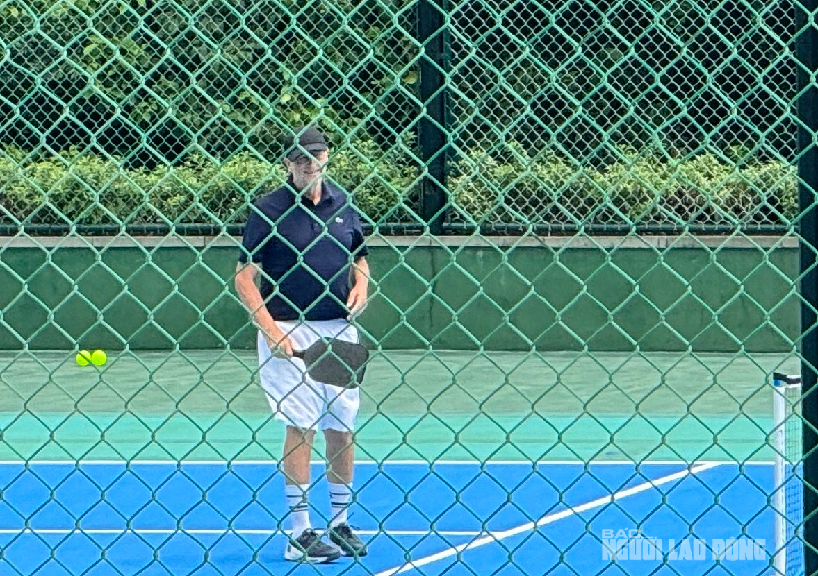 Ch&ugrave;m ảnh: Tỉ ph&uacute; Bill Gates c&ugrave;ng bạn g&aacute;i chơi tennis v&agrave; Pickleball ở Đ&agrave; Nẵng- Ảnh 5.
