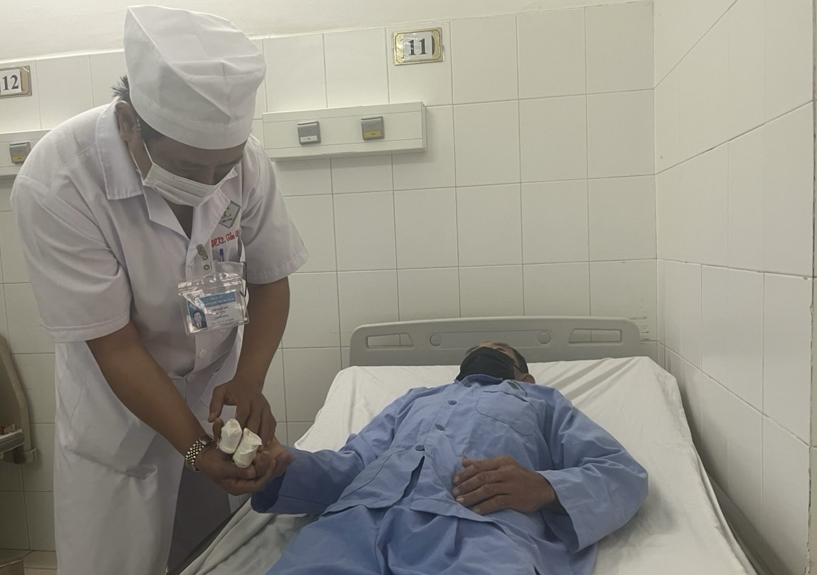 Người đ&agrave;n &ocirc;ng bị c&aacute;nh quạt cuốn dương vật, g&acirc;y hoại tử da v&agrave; m&ocirc;- Ảnh 2.