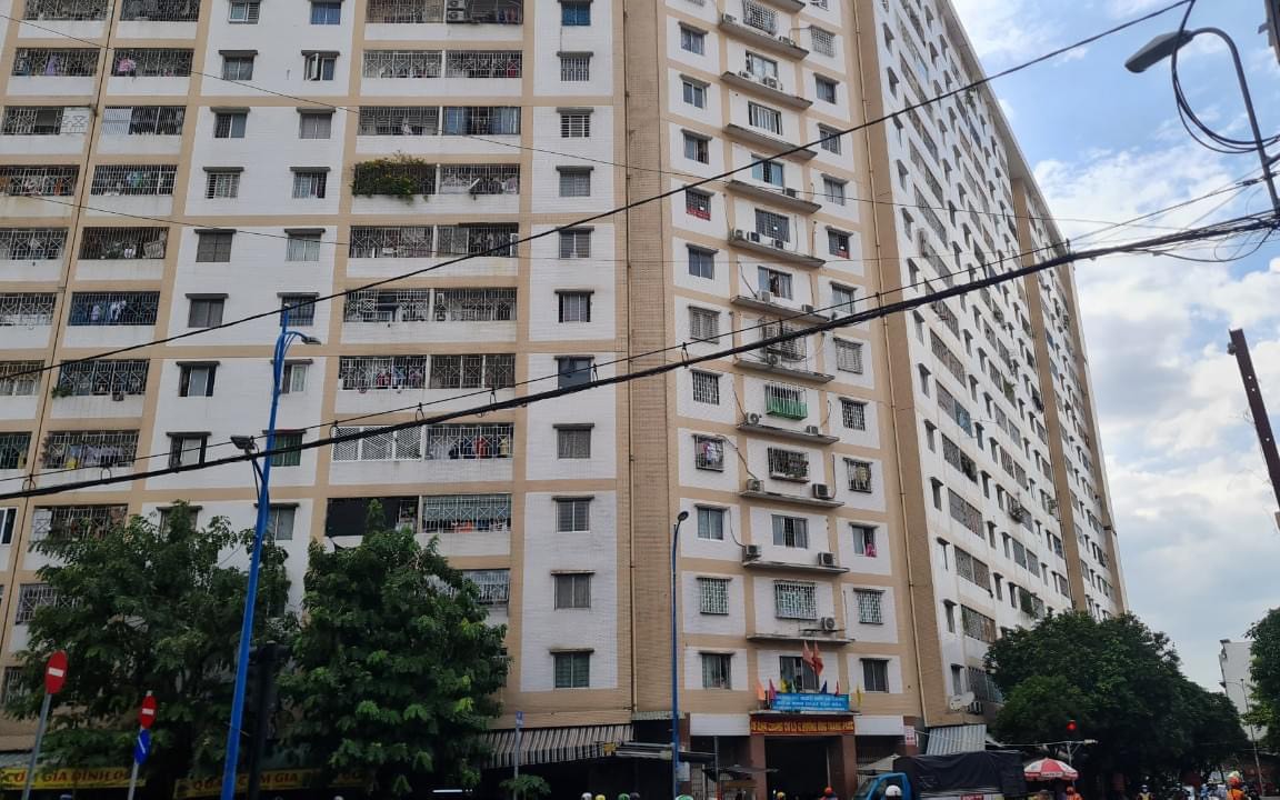 Bắt 3 người trong ban quản trị chung cư Miếu Nổi về tội tham ô