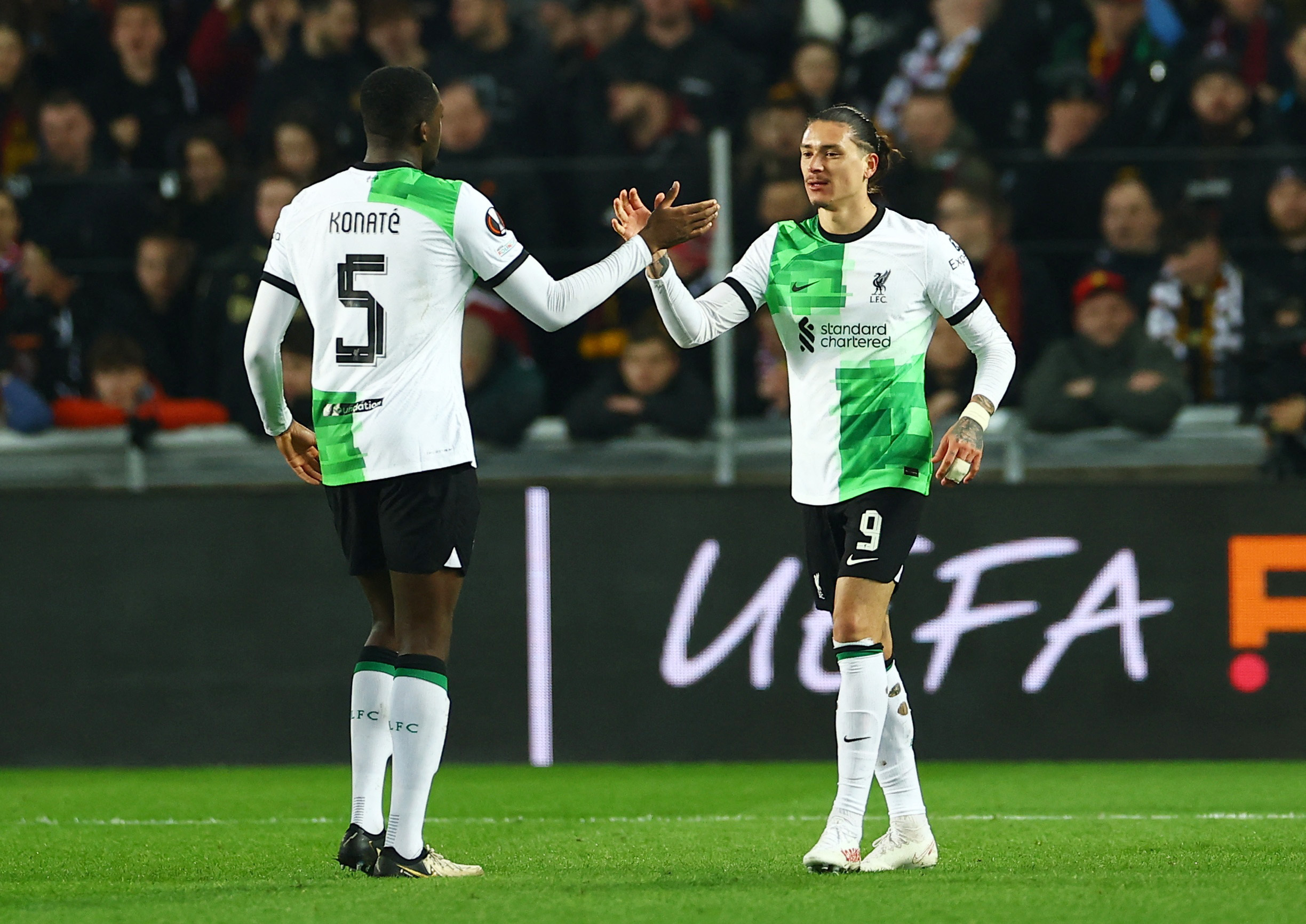 B&ugrave;ng nổ si&ecirc;u phẩm, Liverpool thắng hủy diệt Sparta Prague- Ảnh 3.