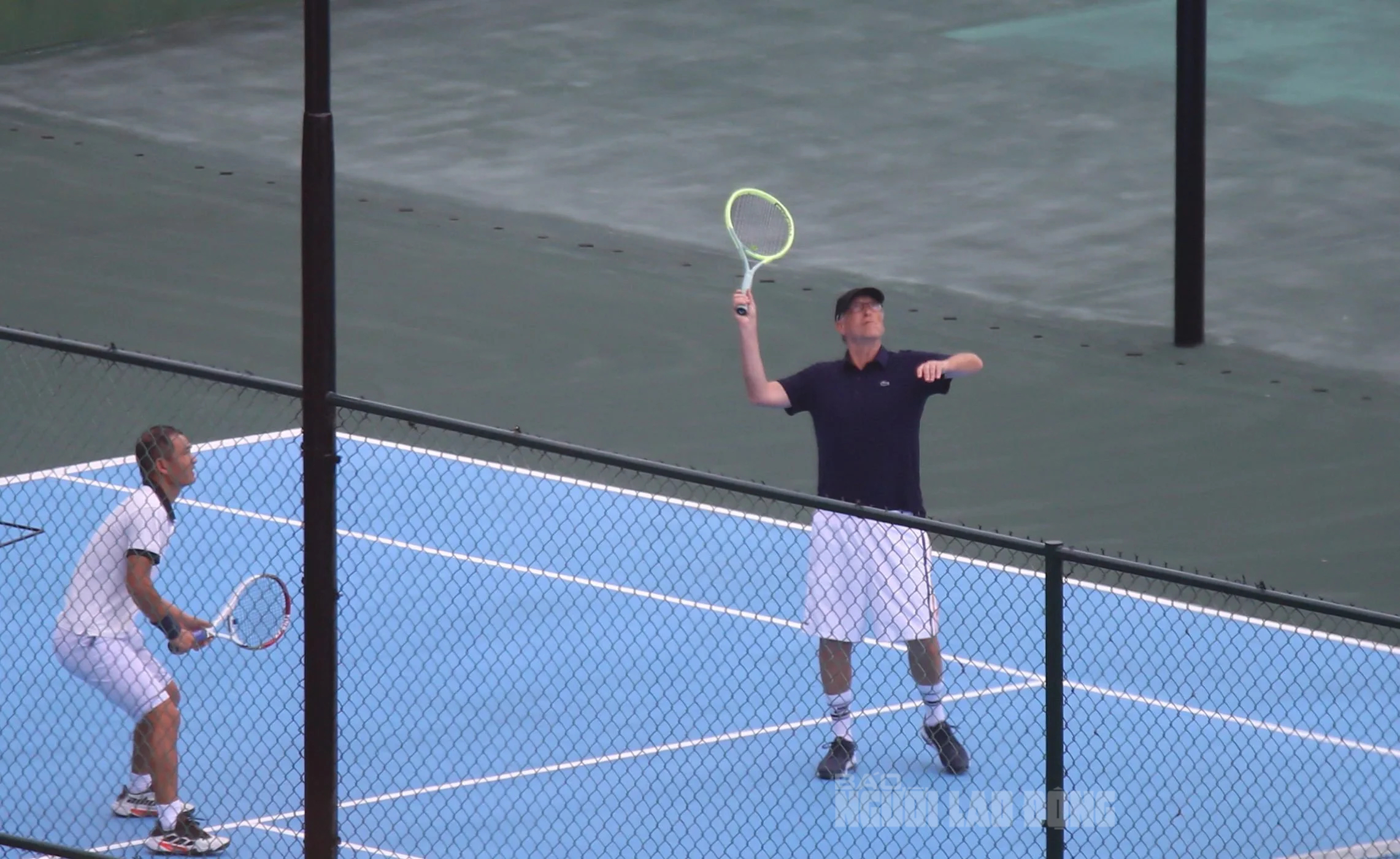 Ch&ugrave;m ảnh: Tỉ ph&uacute; Bill Gates c&ugrave;ng bạn g&aacute;i chơi tennis v&agrave; Pickleball ở Đ&agrave; Nẵng- Ảnh 1.