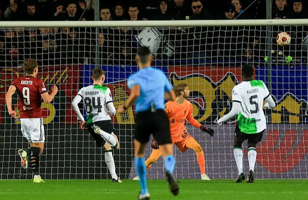B&ugrave;ng nổ si&ecirc;u phẩm, Liverpool thắng hủy diệt Sparta Prague- Ảnh 4.