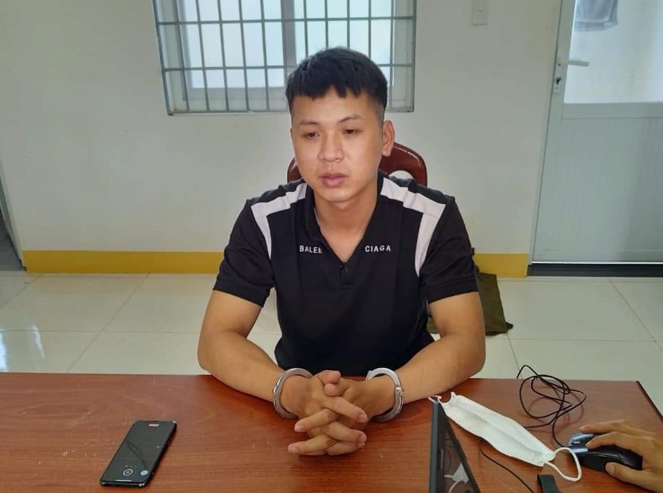 Bắt giữ đối tượng bịt k&iacute;n mặt, cướp tiệm v&agrave;ng- Ảnh 2.