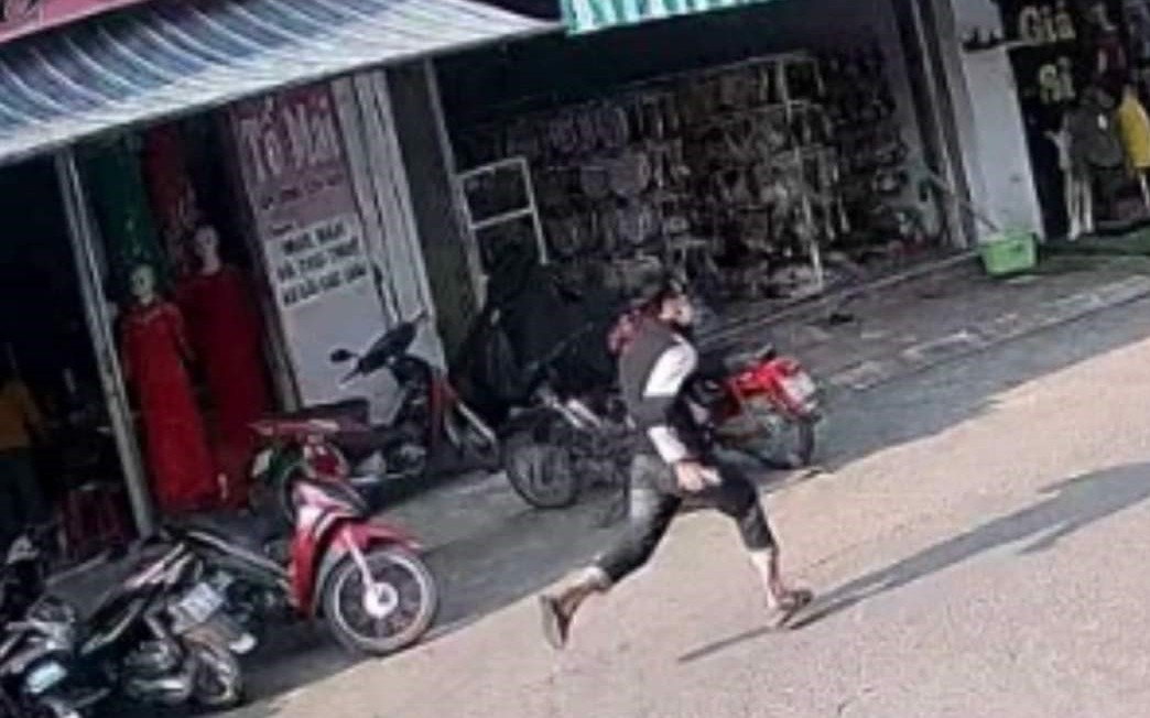 Bắt giữ đối tượng bịt k&iacute;n mặt, cướp tiệm v&agrave;ng