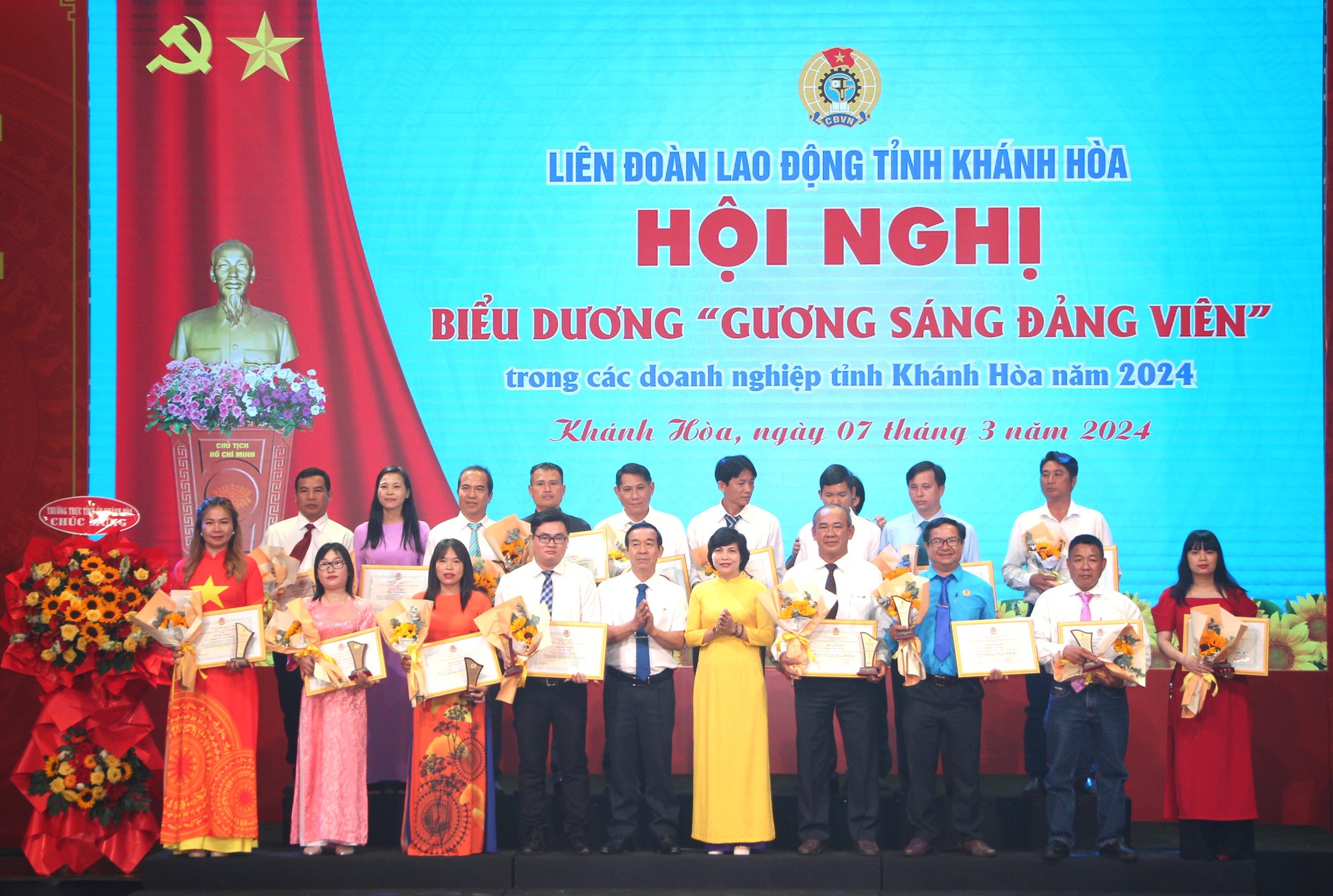 Biểu dương 94 “Gương sáng đảng viên” trong các doanh nghiệp- Ảnh 3.